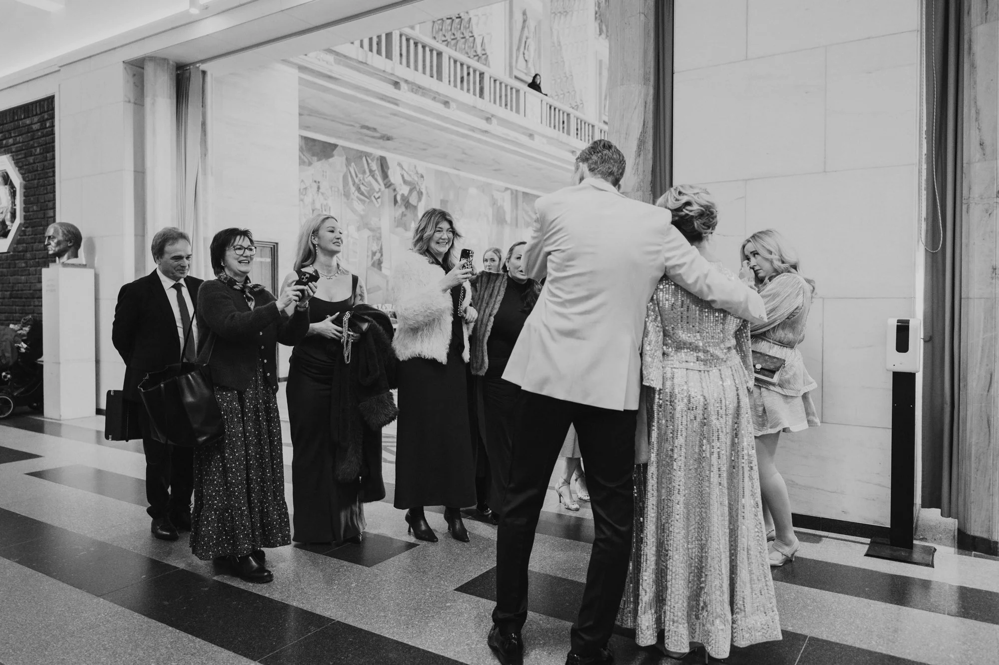 TinaRekdal_Bryllupsfotografering_NedreFossGaard_Rådhuset (58).JPG