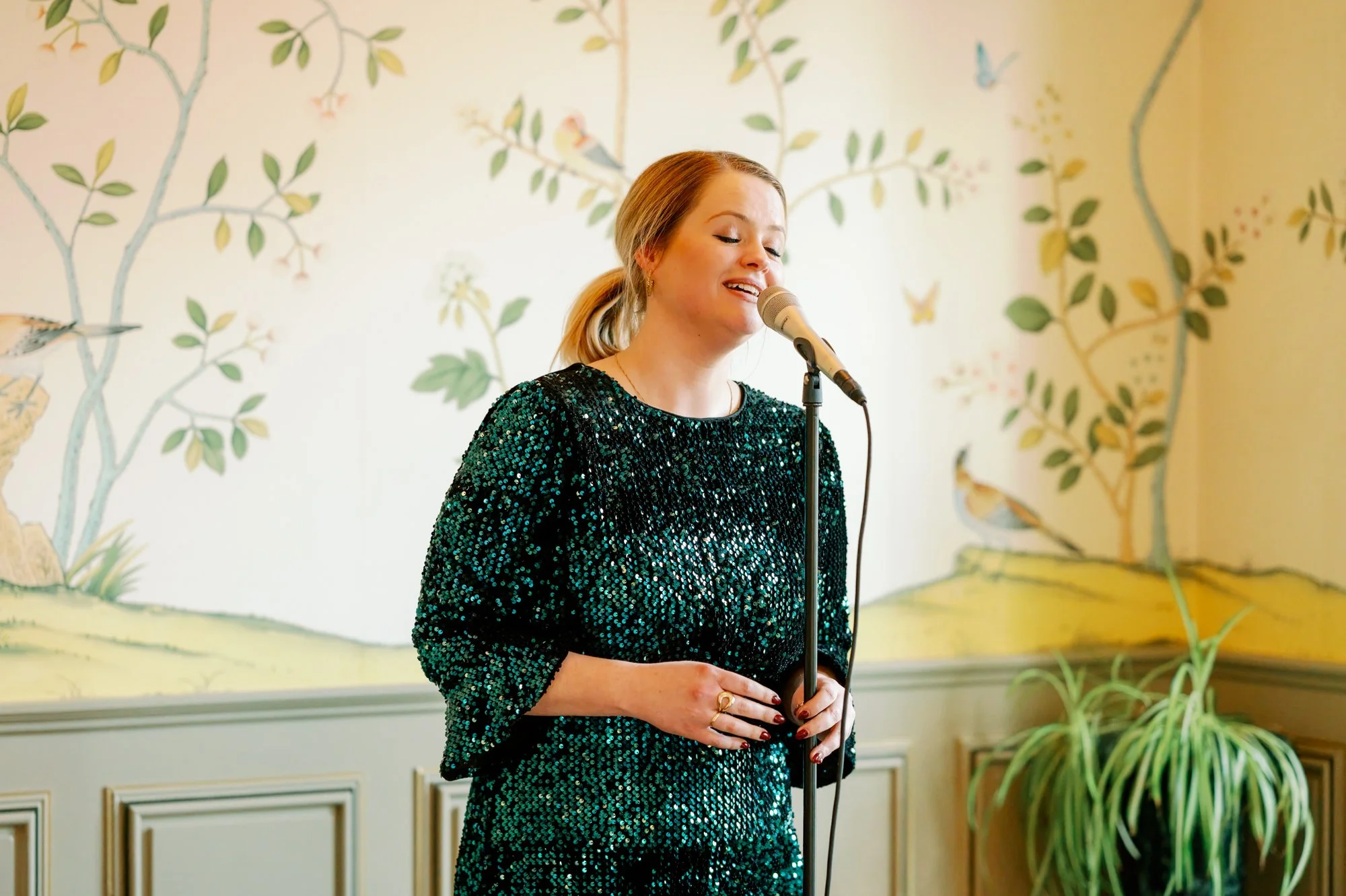 TinaRekdal_Bryllupsfotografering_NedreFossGaard_Rådhuset (181).JPG