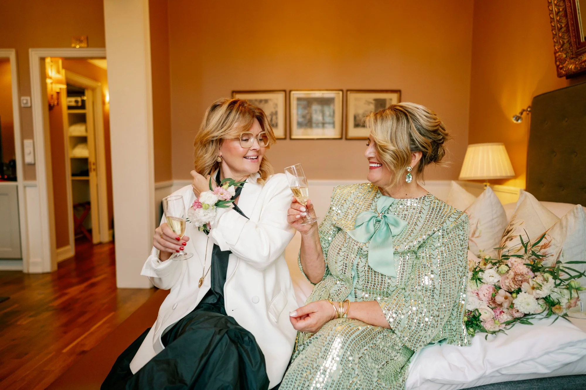 TinaRekdal_Bryllupsfotografering_NedreFossGaard_Rådhuset (22).JPG