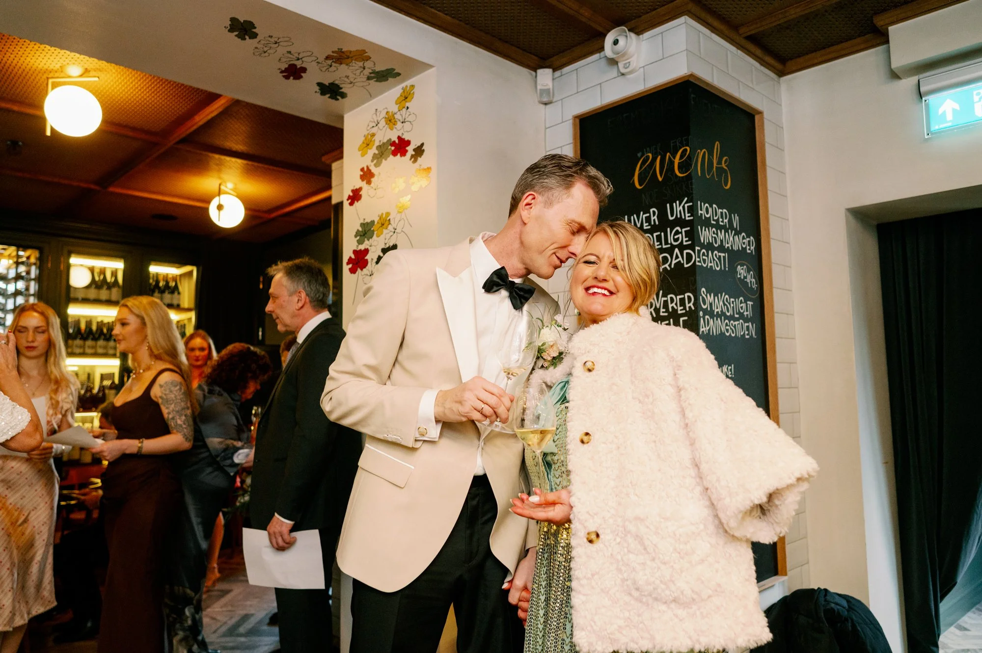TinaRekdal_Bryllupsfotografering_NedreFossGaard_Rådhuset (163).JPG