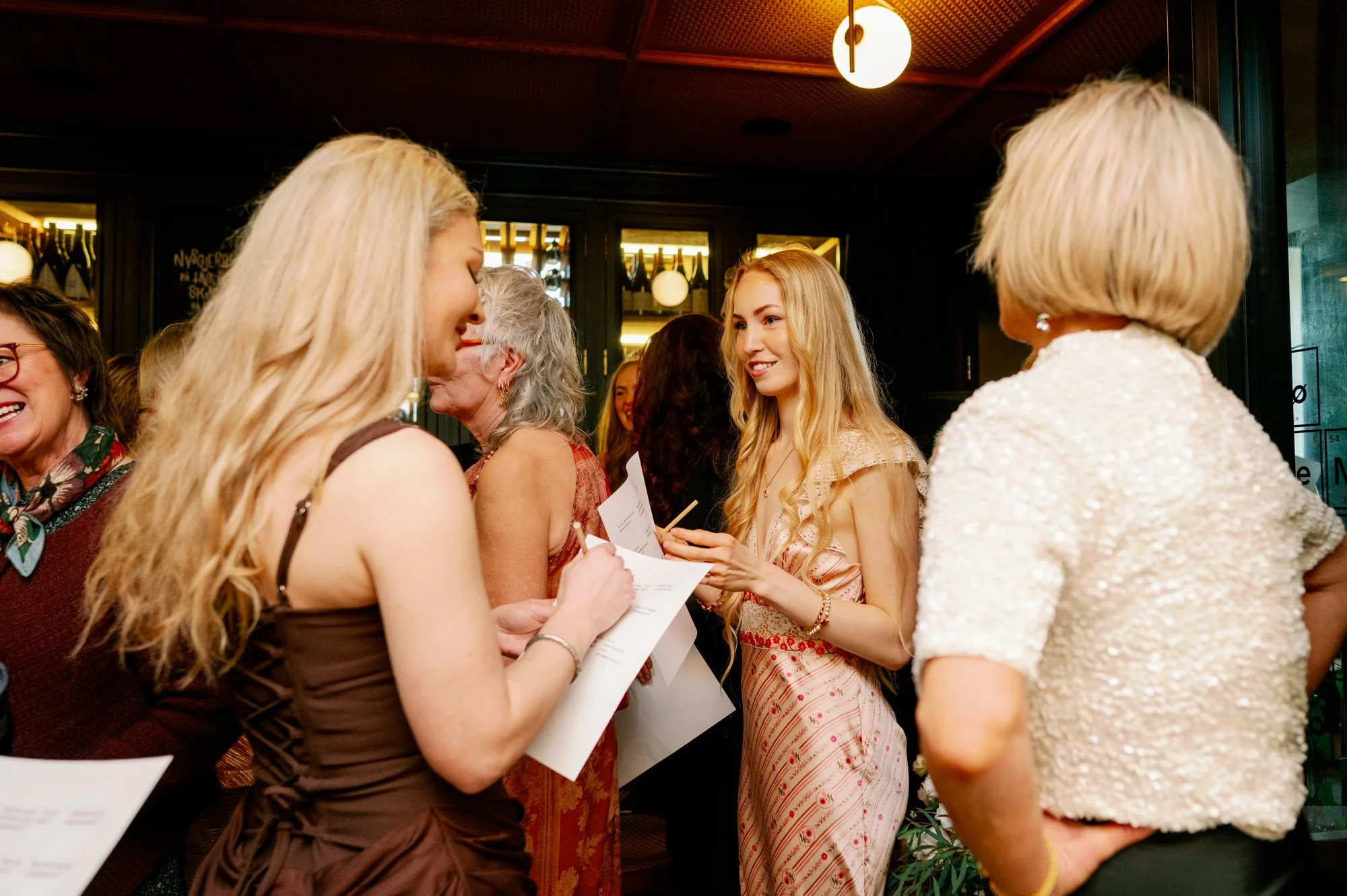 TinaRekdal_Bryllupsfotografering_NedreFossGaard_Rådhuset (161).JPG