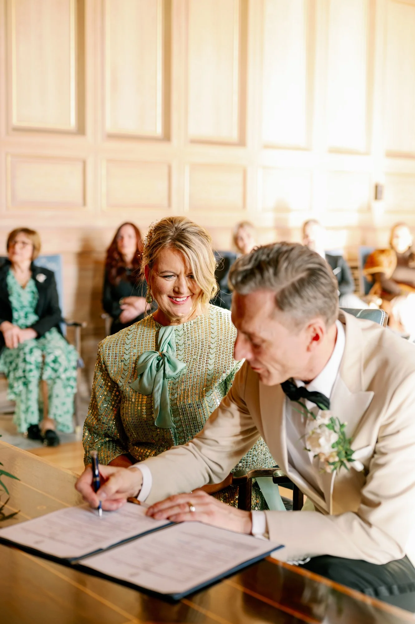 TinaRekdal_Bryllupsfotografering_NedreFossGaard_Rådhuset (86).JPG