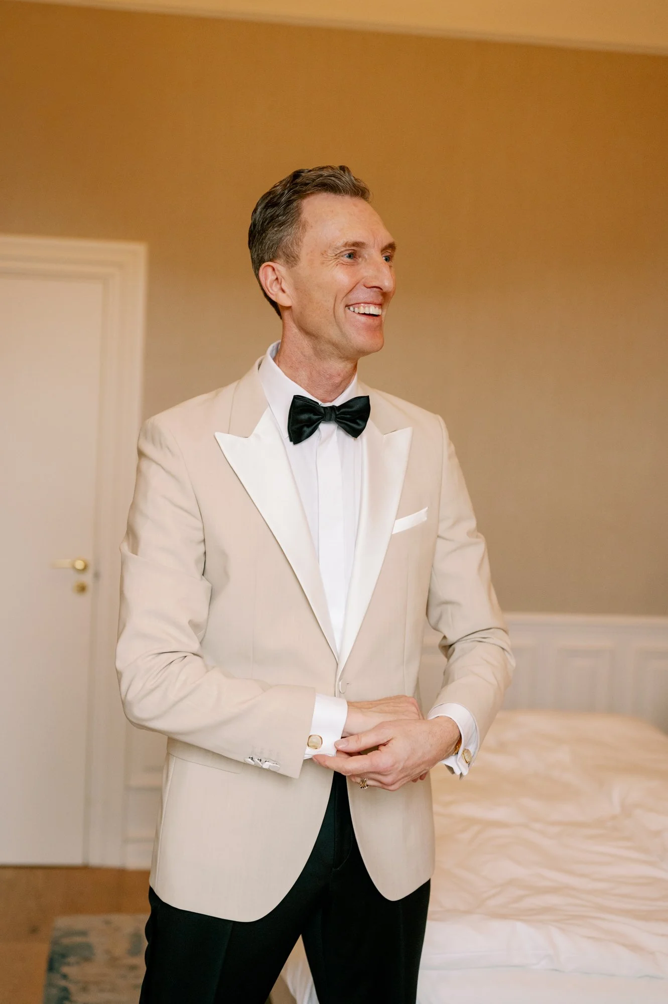 TinaRekdal_Bryllupsfotografering_NedreFossGaard_Rådhuset (3).JPG