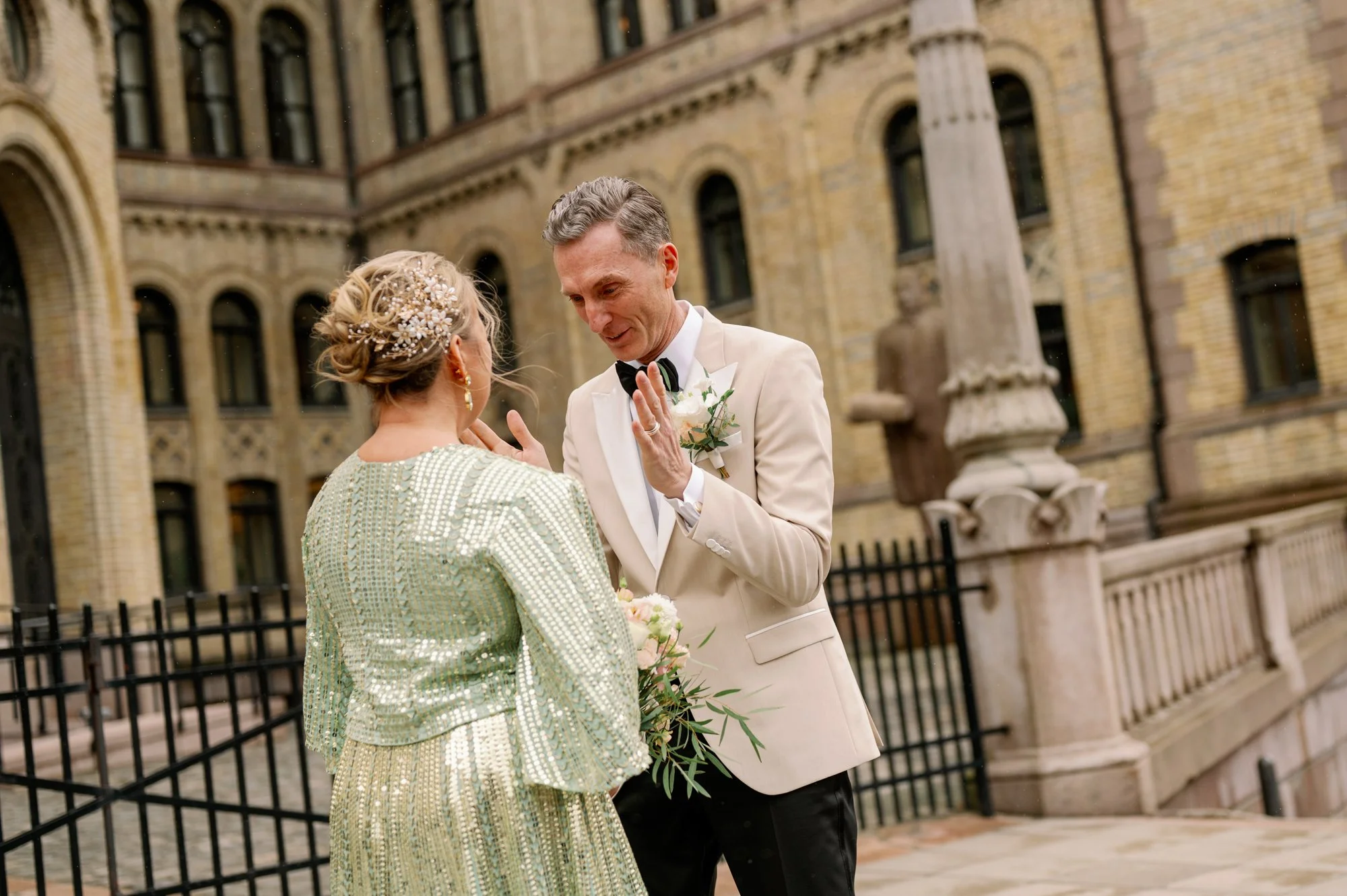 TinaRekdal_Bryllupsfotografering_NedreFossGaard_Rådhuset (41).JPG
