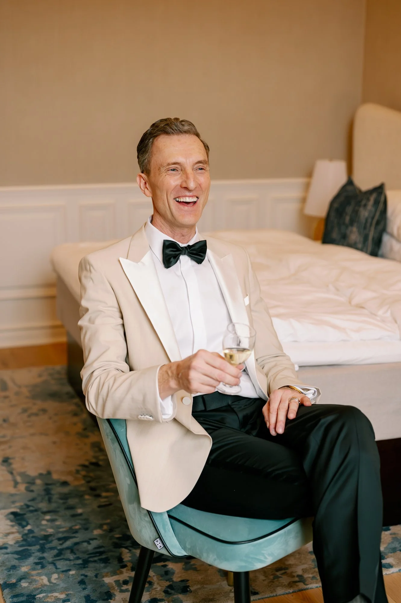 TinaRekdal_Bryllupsfotografering_NedreFossGaard_Rådhuset (7).JPG