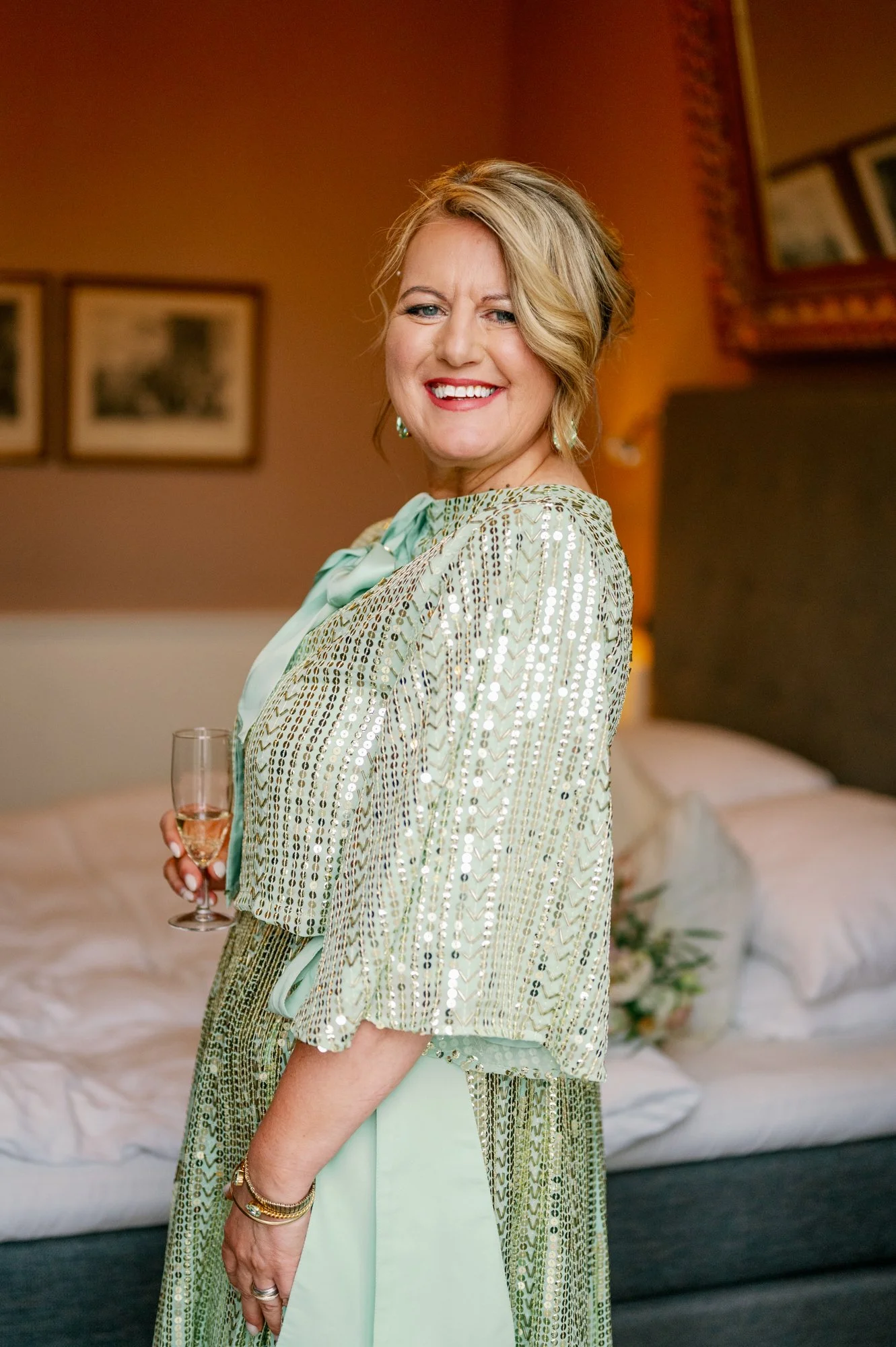 TinaRekdal_Bryllupsfotografering_NedreFossGaard_Rådhuset (24).JPG