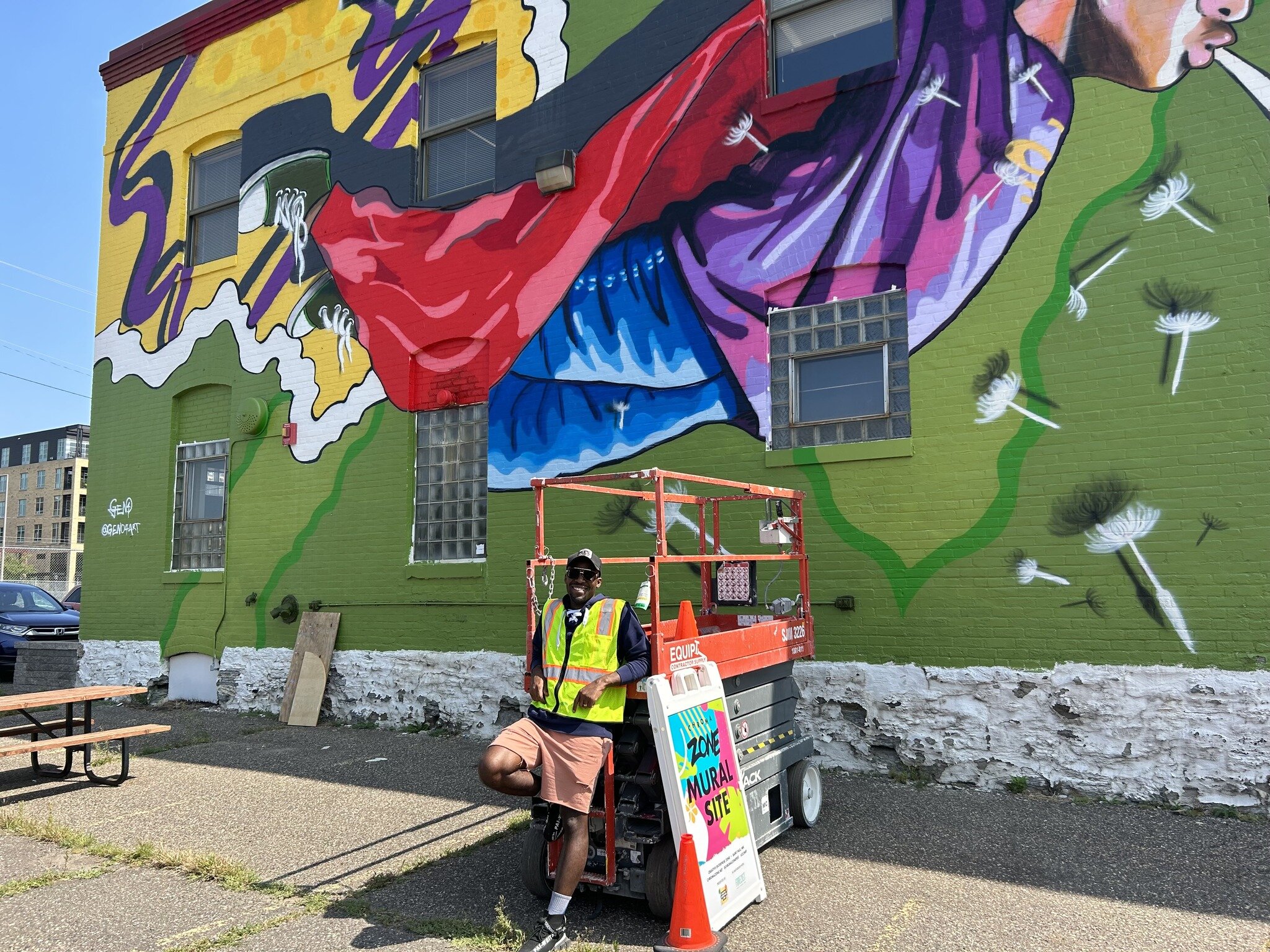 𝙏𝙞𝙢𝙚 𝙁𝙤𝙧 𝙎𝙤𝙢𝙚 𝙐𝙥𝙙𝙖𝙩𝙚𝙨😍

Chroma Zone alum, Geno Okok, recently revisited his mural, ✨Take the Leap of Faith✨ created for last year&rsquo;s Chroma Zone Mural Festival to add some fresh touches🎨🖌️🦸🏾&zwj;♂️

👉🏾You can catch @geno