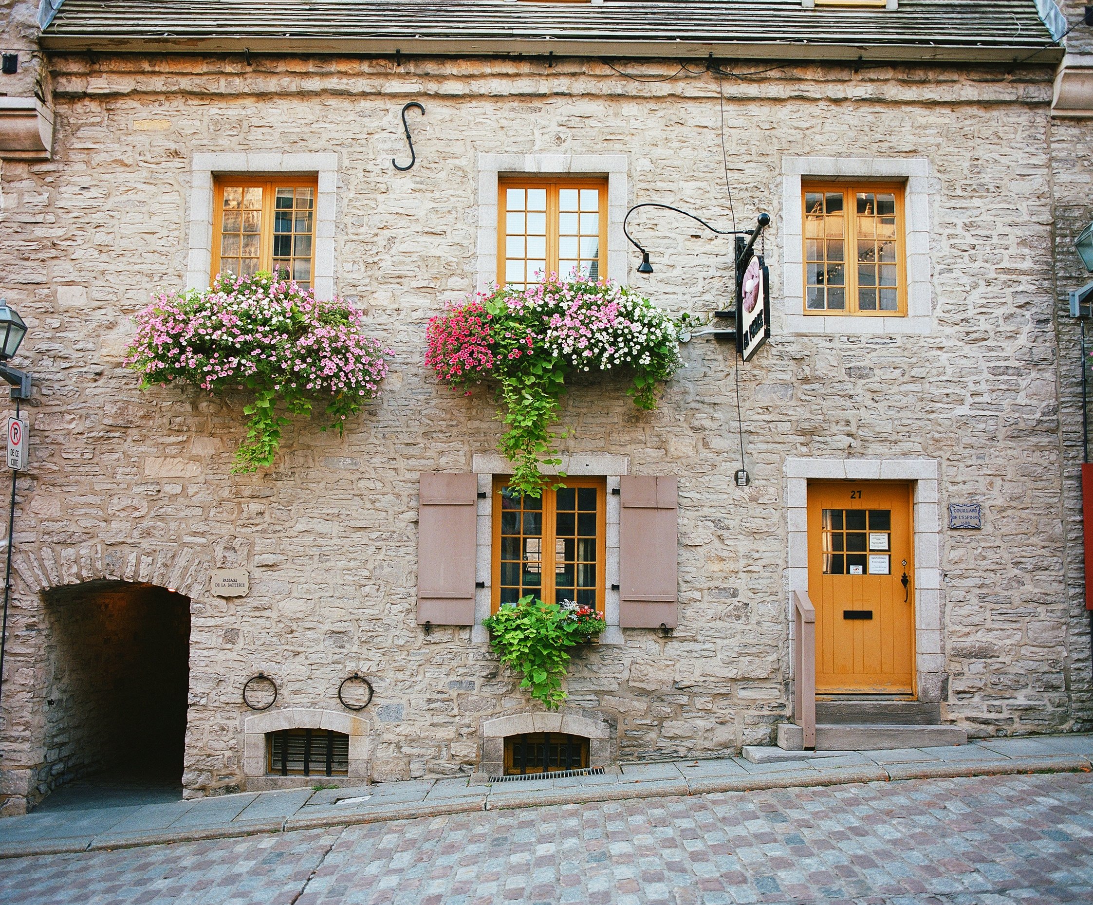 Quebec City, QC / Kodak Portra 400 / Mamiya RB67