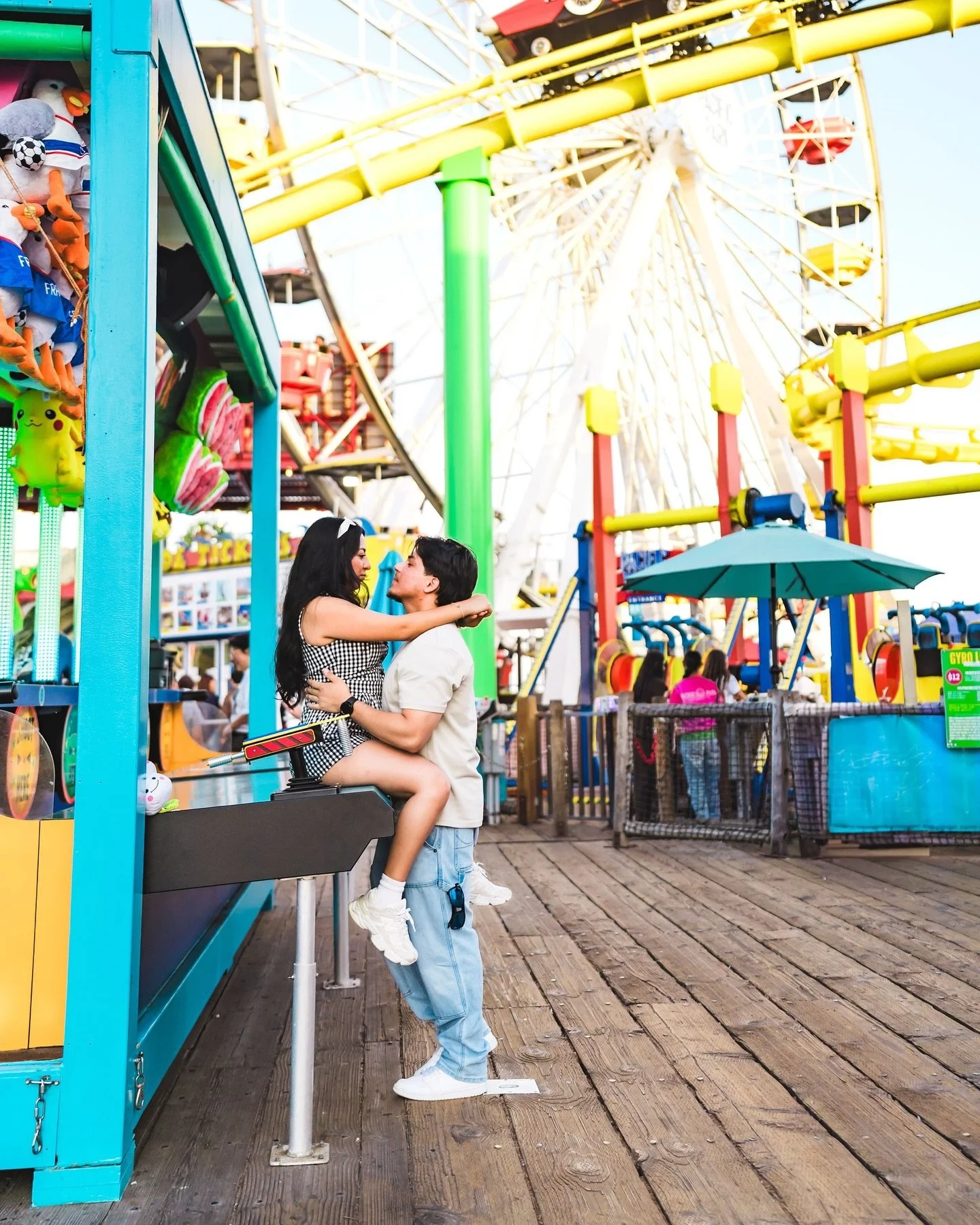 Laughter, ice cream, and a sunset Ferris wheel backdrop&hellip; this gallery just feels like summer allll bottled up 🎡🍦💖

I love documents date nights like these, forever preserving the moments that show the unique story of your love 🥰