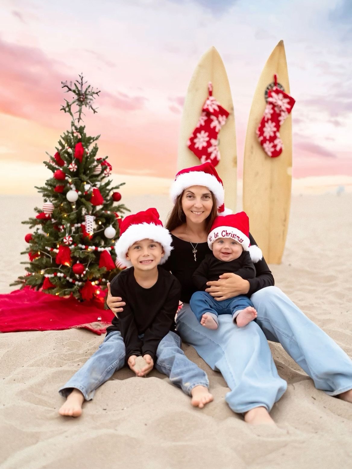 I&rsquo;ve got a request for a Christmas tree at Santa Monica next weekend, anyone want to take advantage of the setup &amp; book a mini? 🎄🏝️

#losangelesminisessions #christmasatthebeach #beachchristmas #losangelesphotography