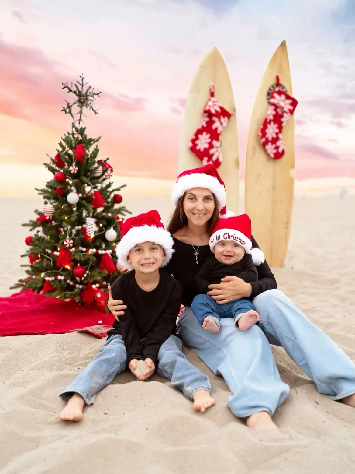 I&rsquo;ve got a request for a Christmas tree at Santa Monica next weekend, anyone want to take advantage of the setup &amp; book a mini? 🎄🏝️

#losangelesminisessions #christmasatthebeach #beachchristmas #losangelesphotography