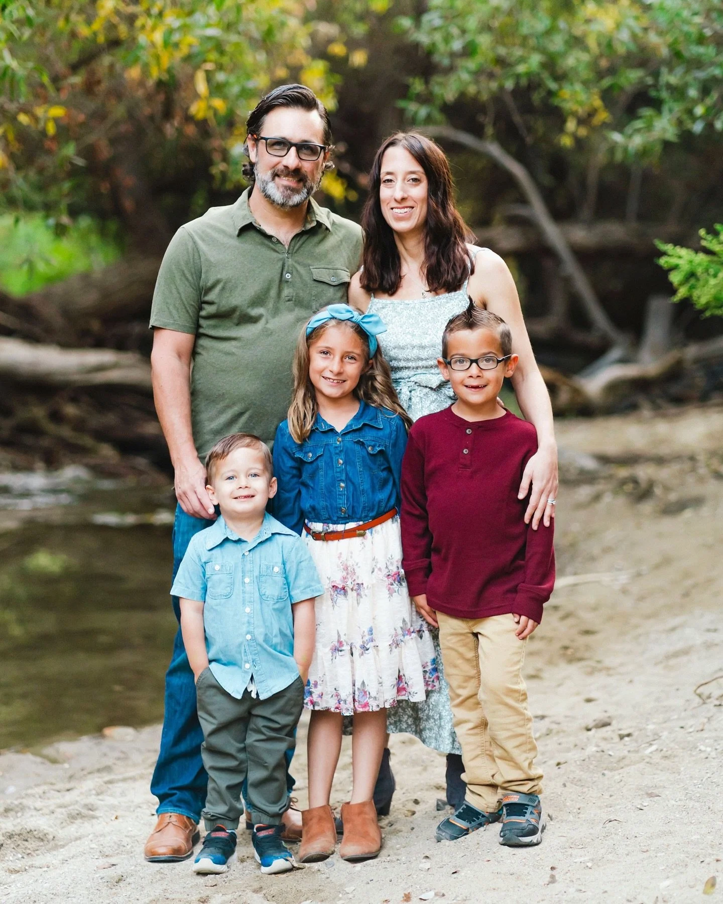 A joyful Los Angeles family session full of movement, giggles, and that effortless connection I love to document ✨ 
#losangelesfamilyphotographer