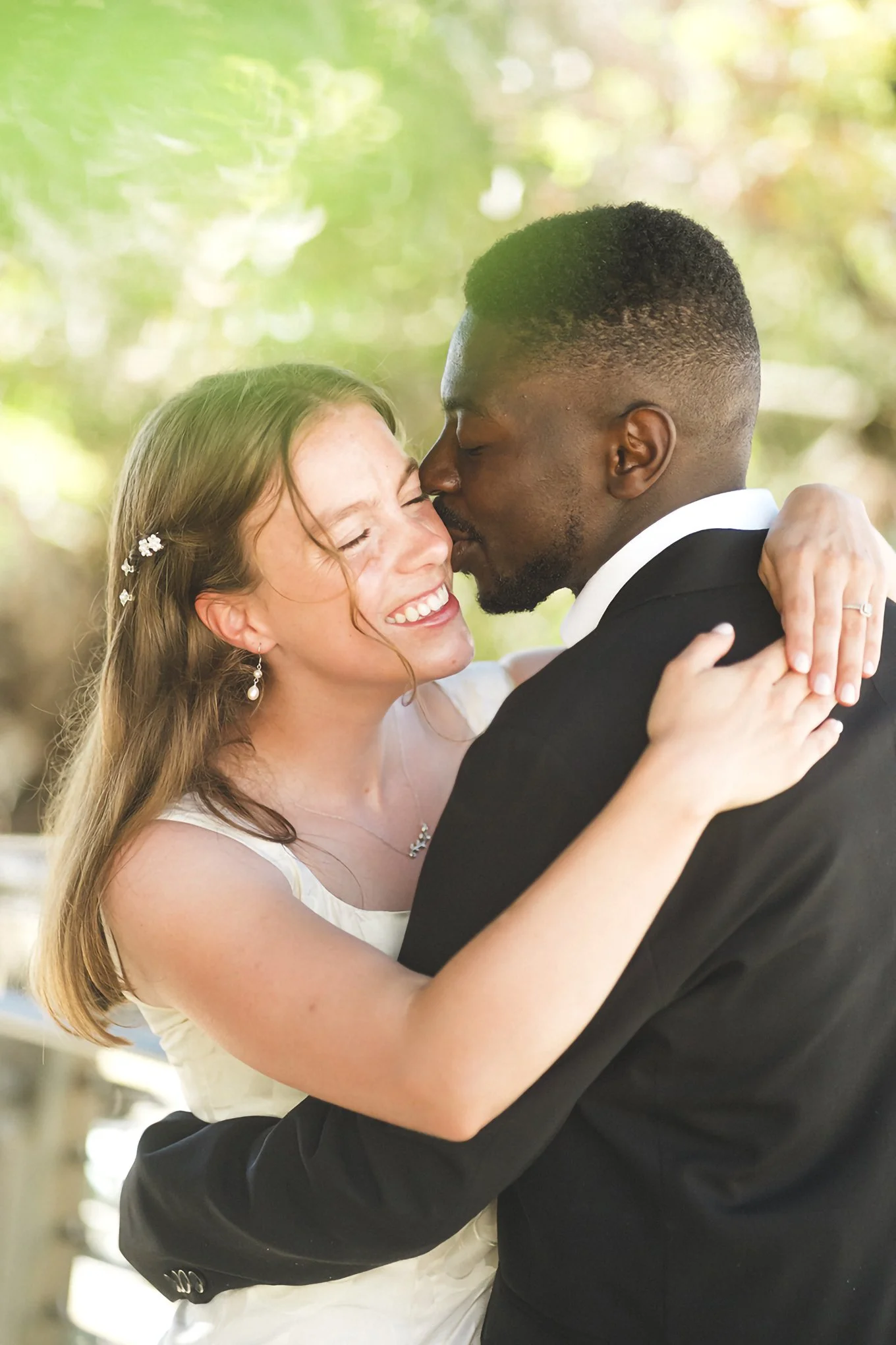 An Intimate Beach Wedding Filled with Wind, Light, and Quiet Magic
