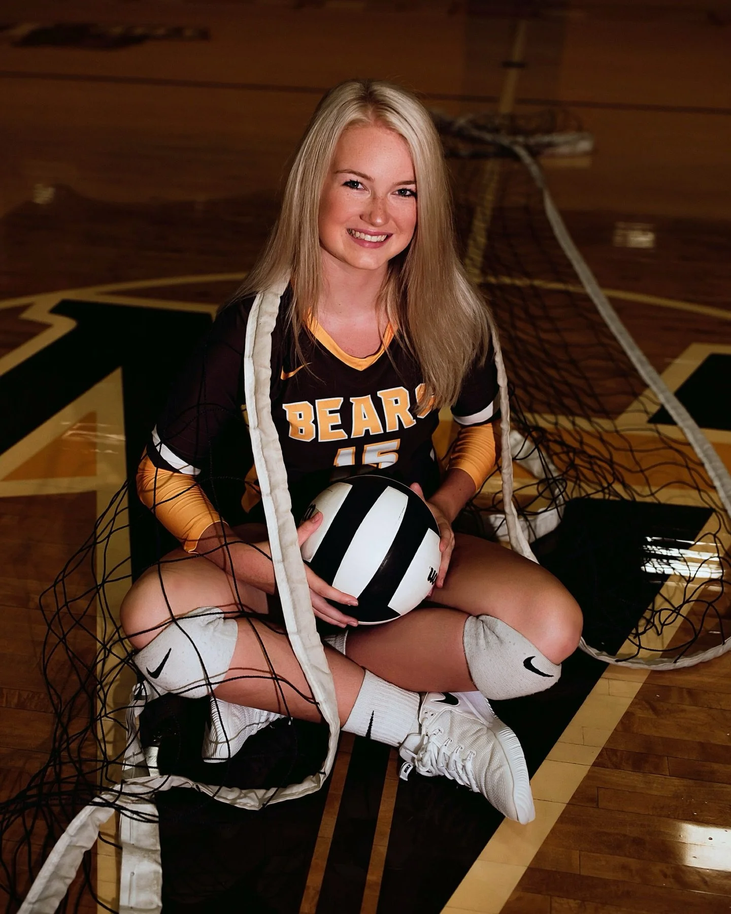 Strong, focused, and fully in your element 🖤🏐
Senior year isn&rsquo;t just a season, it&rsquo;s everything you&rsquo;ve built up to.

Class of 2027: senior rep applications are open!! Apply through my website ✨

#indianaseniorphotographer #2027seni