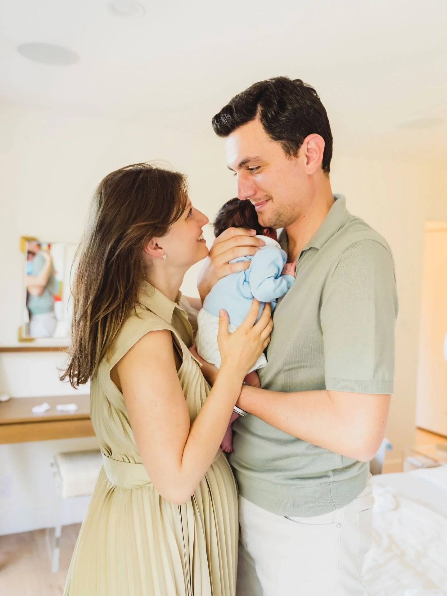 Your baby. Your boundaries. Always. 💖
In-home newborn sessions can be fully documented without sharing baby&rsquo;s face online, I&rsquo;m happy to get creative so you can share what feels safe and comfortable to you. 

I do the same for my own kids