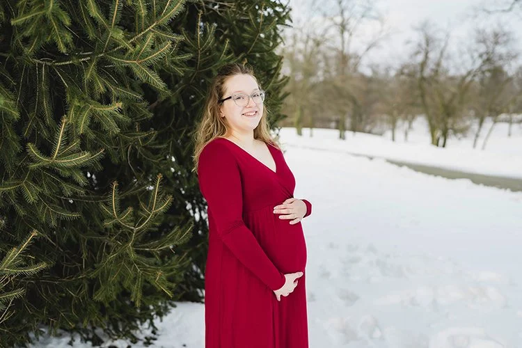 indiana-maternity-photographer_winter-pregnancy-photos_LainiPhoto_25.jpg