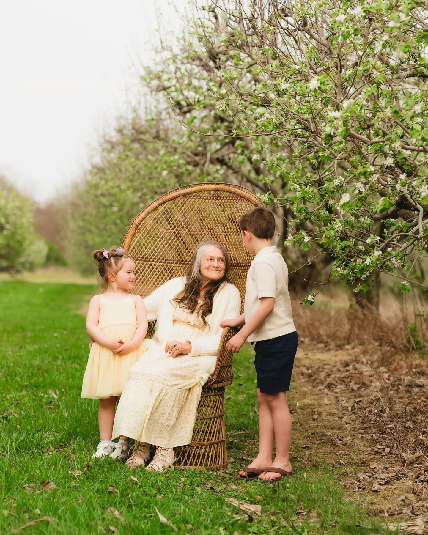 This session felt like exactly what family photos are supposed to be 💕

Kids being wild and silly, hanging upside down, sneaking in hugs, and a whole lot of love in between. Just them, together. 🫶🏼

This session was full of chaos, giggles, hugs fr