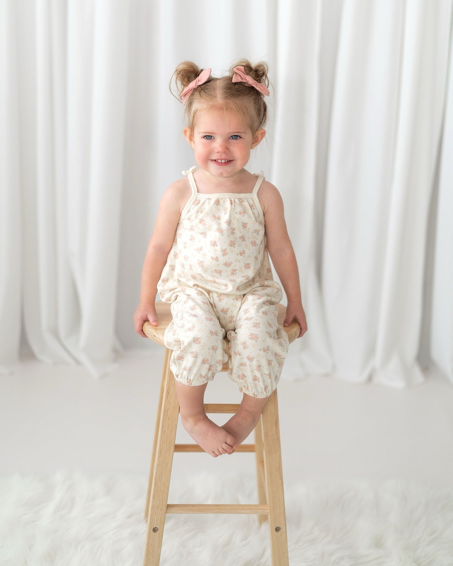 This is your reminder that white studio sessions don&rsquo;t have to be stiff ✨ featuring my cutie niece being her sweet self 🤭💕

Let&rsquo;s get your babies in the studio &amp; document their little personalities 🥰
