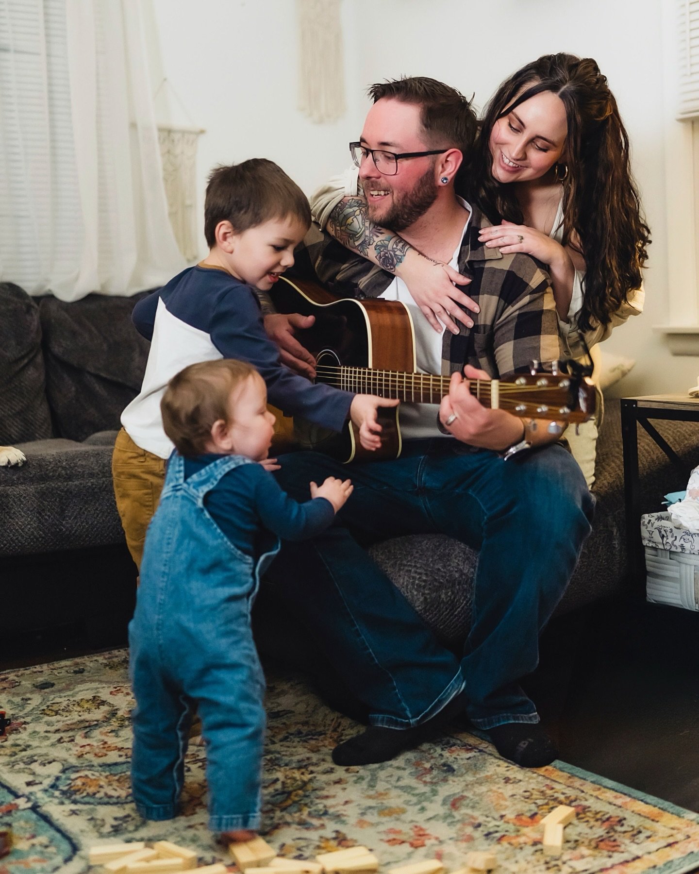 The soundtrack of their childhood ❤️&zwj;🔥🎸

In-home family sessions are about documenting your real life&hellip; the laughter, the music, the togetherness. 

If your home is where your favorite memories are made, let&rsquo;s document them there. ?