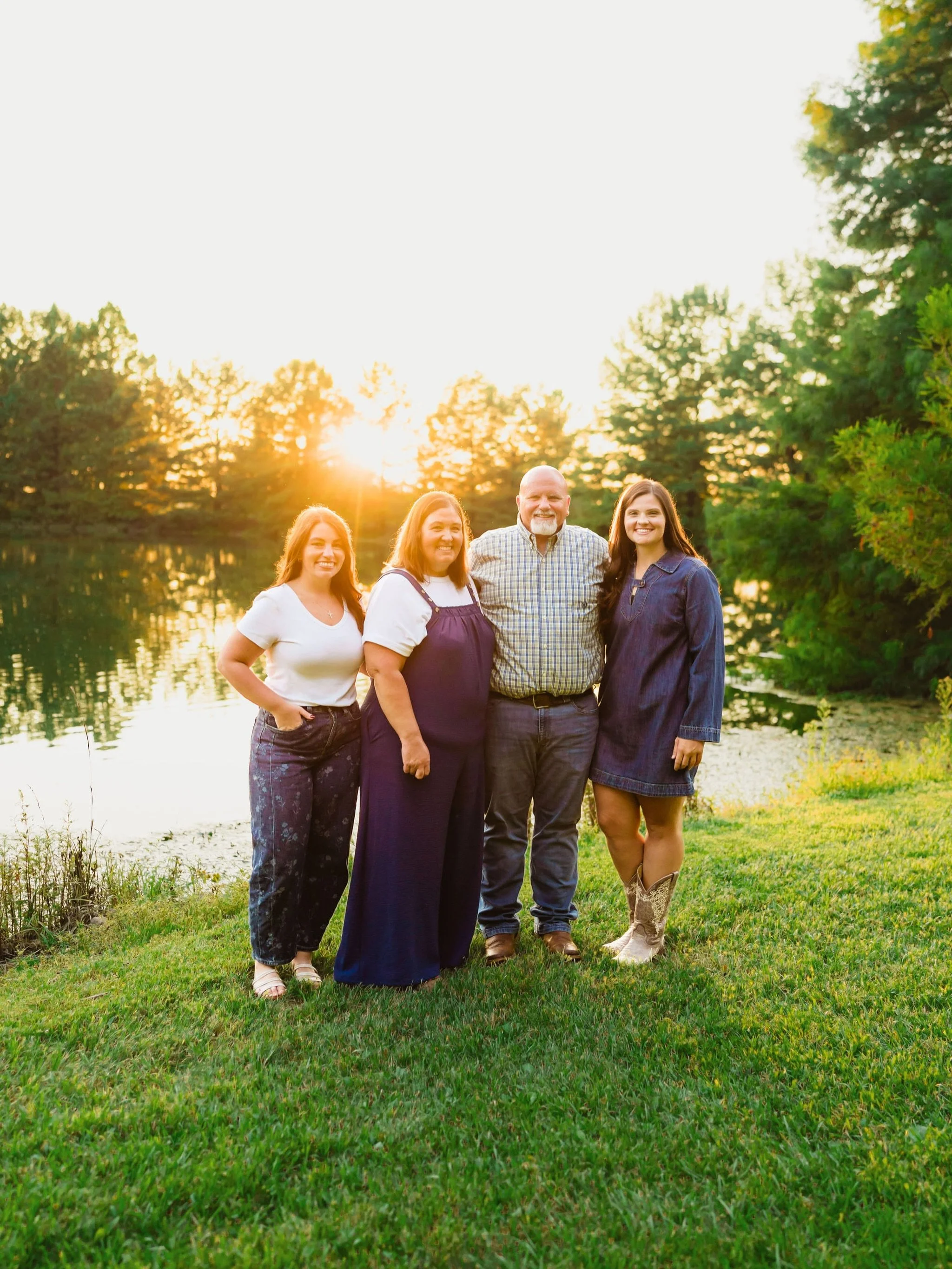 It&rsquo;s been over 10 years since this family had photos taken together, so I was SO excited to help them update their family photos! 🥹🤍 And of course, we had to include the two smallest members of the family!! 

A beautiful evening, lots of laug