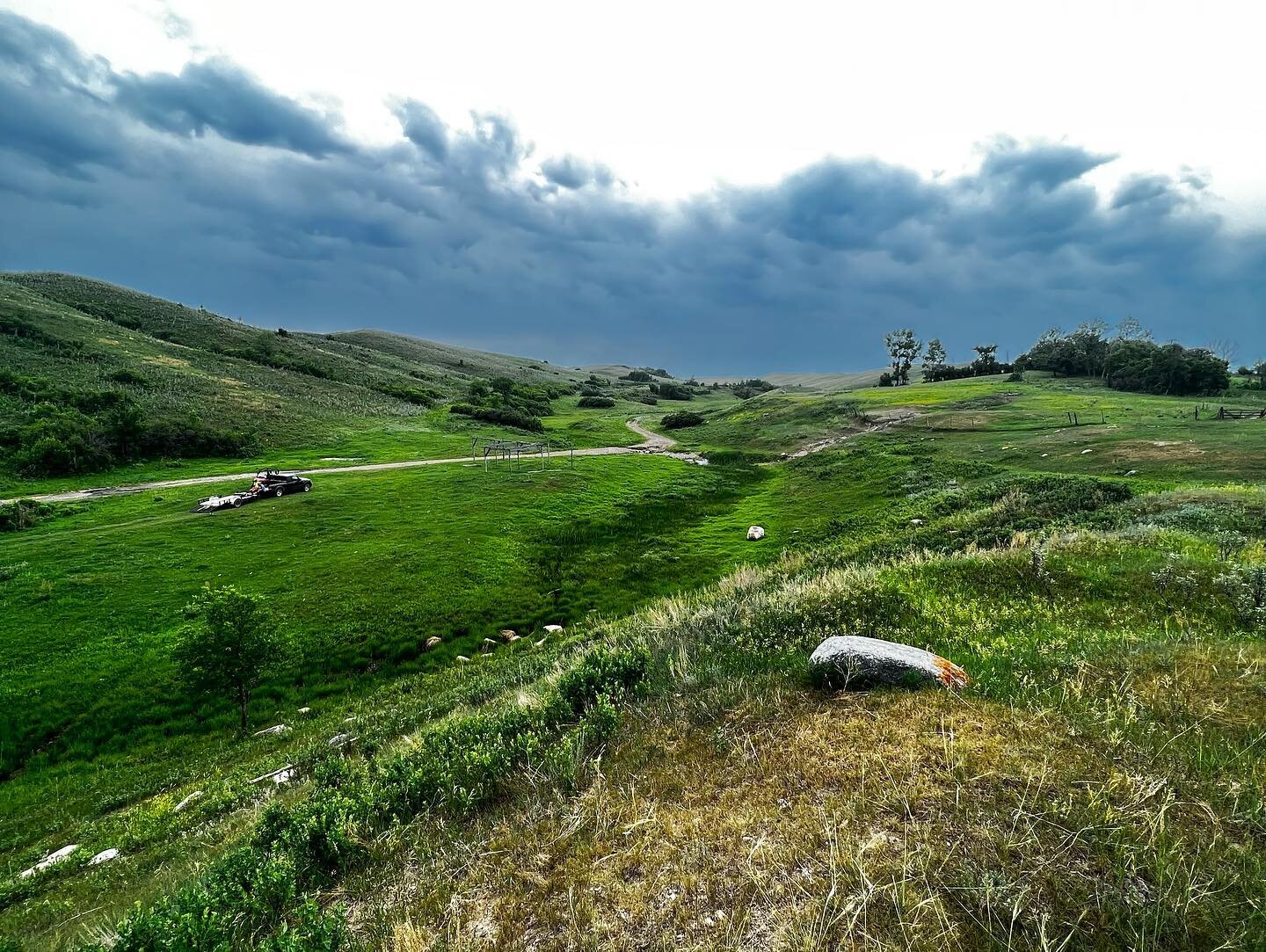Father’s Day spent in the best way….a walk & a quad ride at the farm along the Souris River Valley, + a tailgate dinner with the parents. π
#sourisriver #saskatchewan #naturephotography #naturelovers #travelsaskatchewan #tourismsask