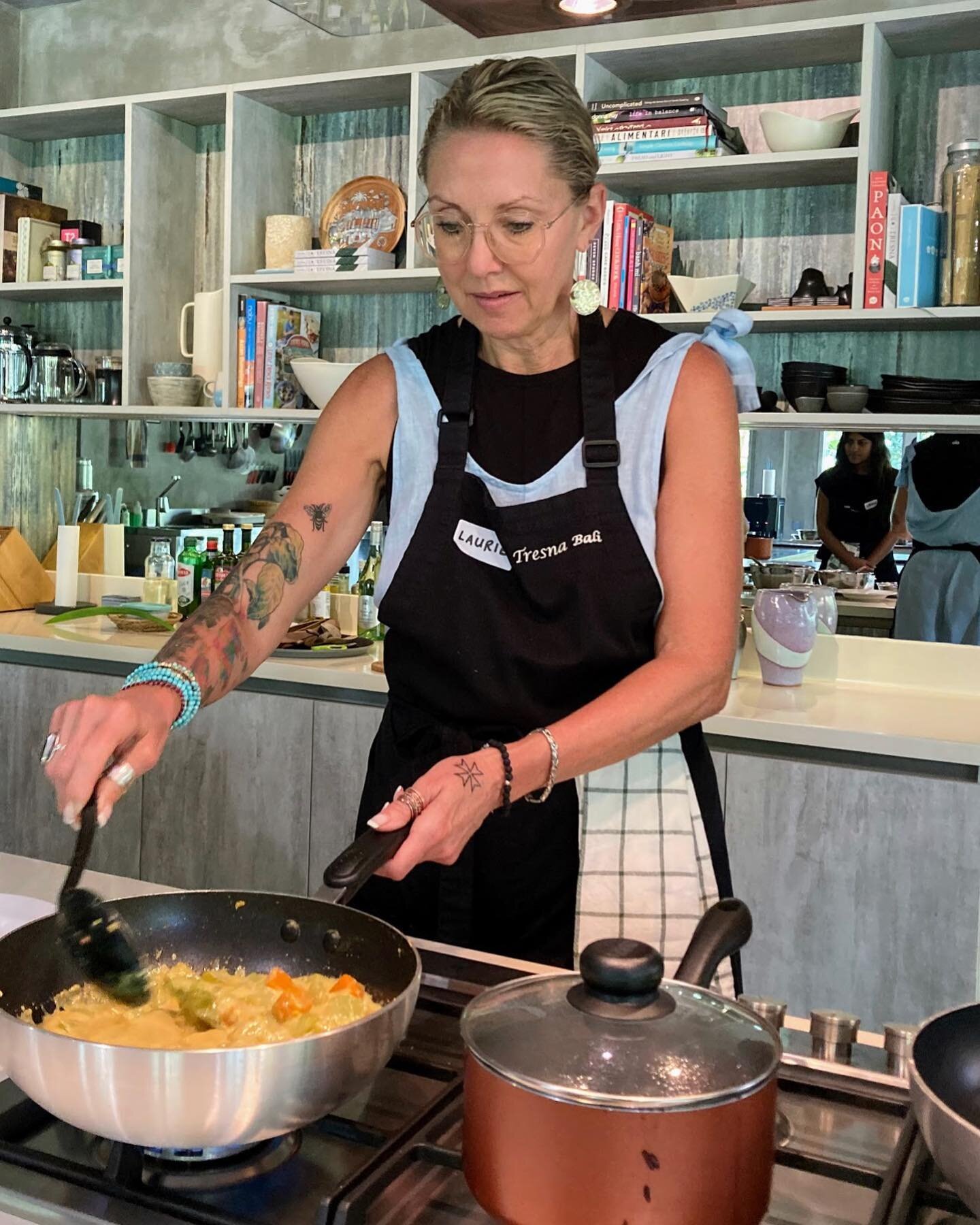 Cooking class at @tresnabalicookingschool was amazing!! I learned a ton + the setting was incredible! ♥οΈ♥οΈ♥οΈ π― do this again!!
#eattheworldwithme #tresnabalicookingschool #bali #ubud #indonesia #cookingclass #neverstoplearning