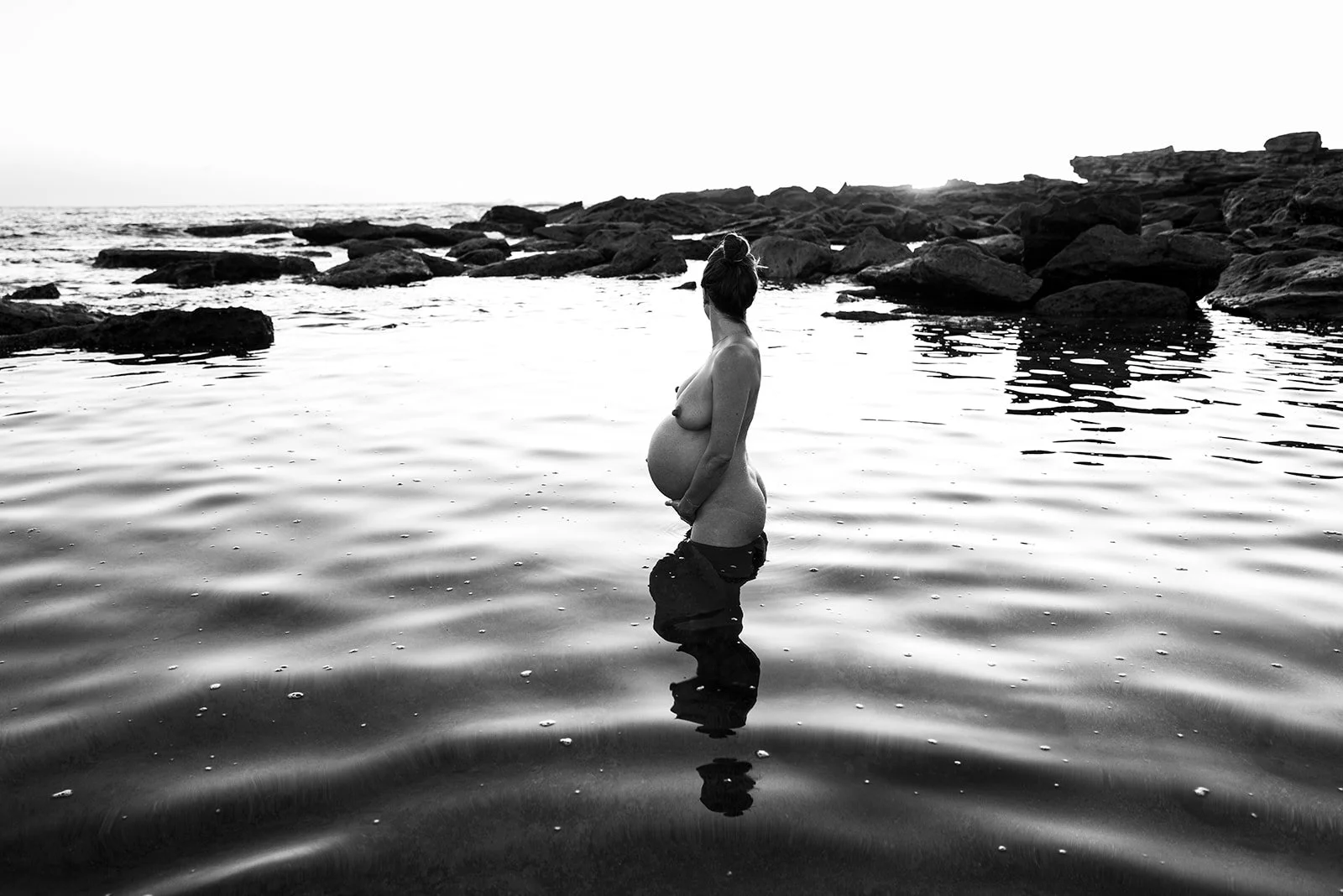 {Maternity session} :Capturing the Final Moments of Anticipation: A Sunrise Maternity Session by the Ocean