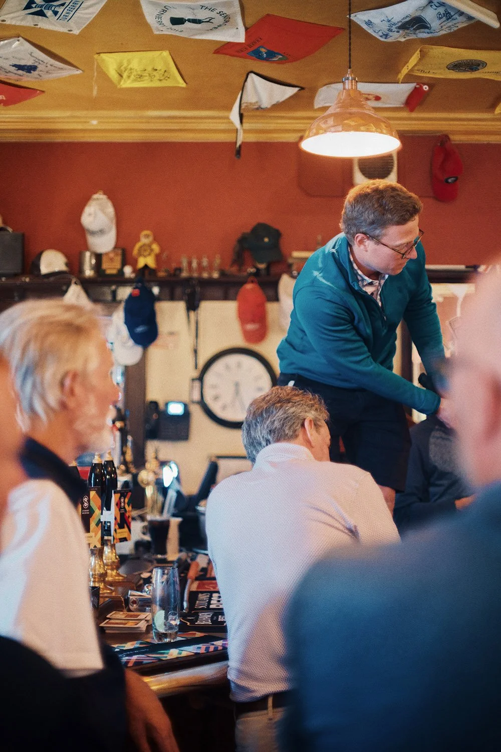 Barstool Putting at Ducks