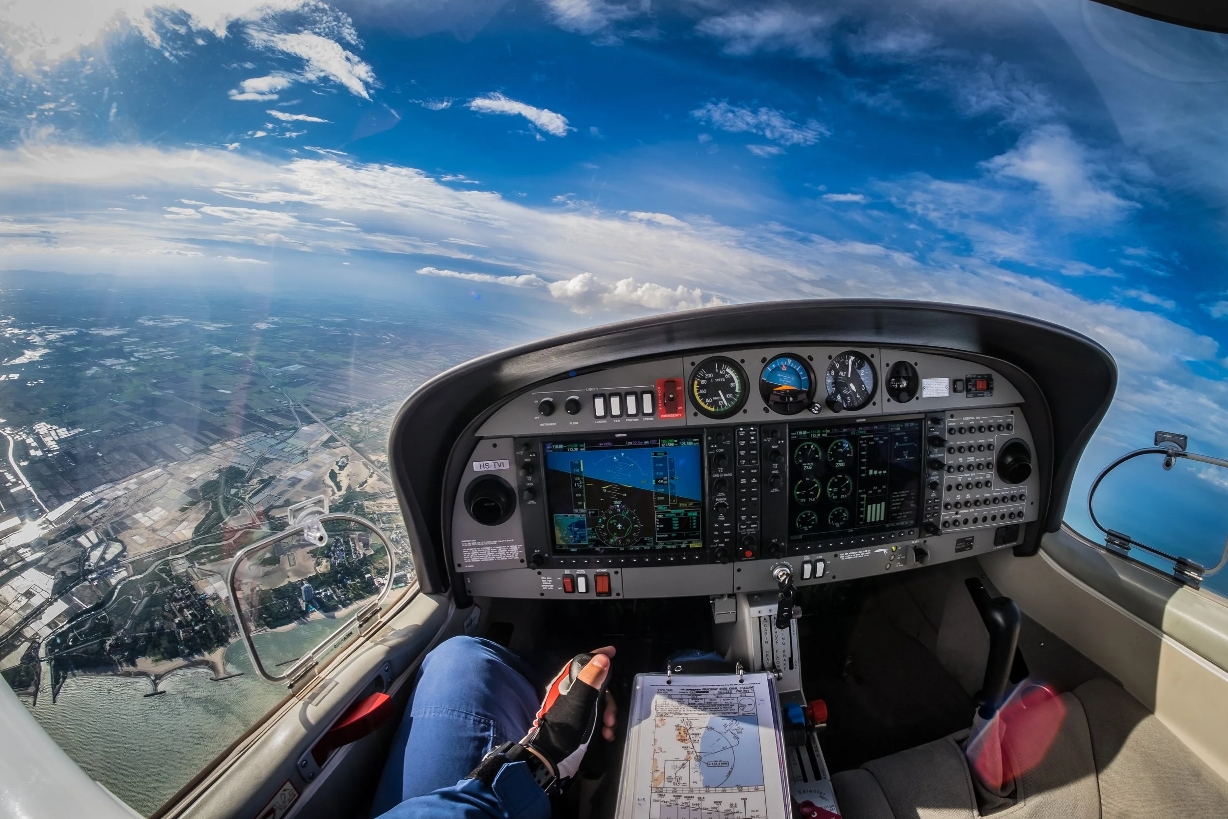 Pilot community & advanced digital logbook - Fly, learn & share