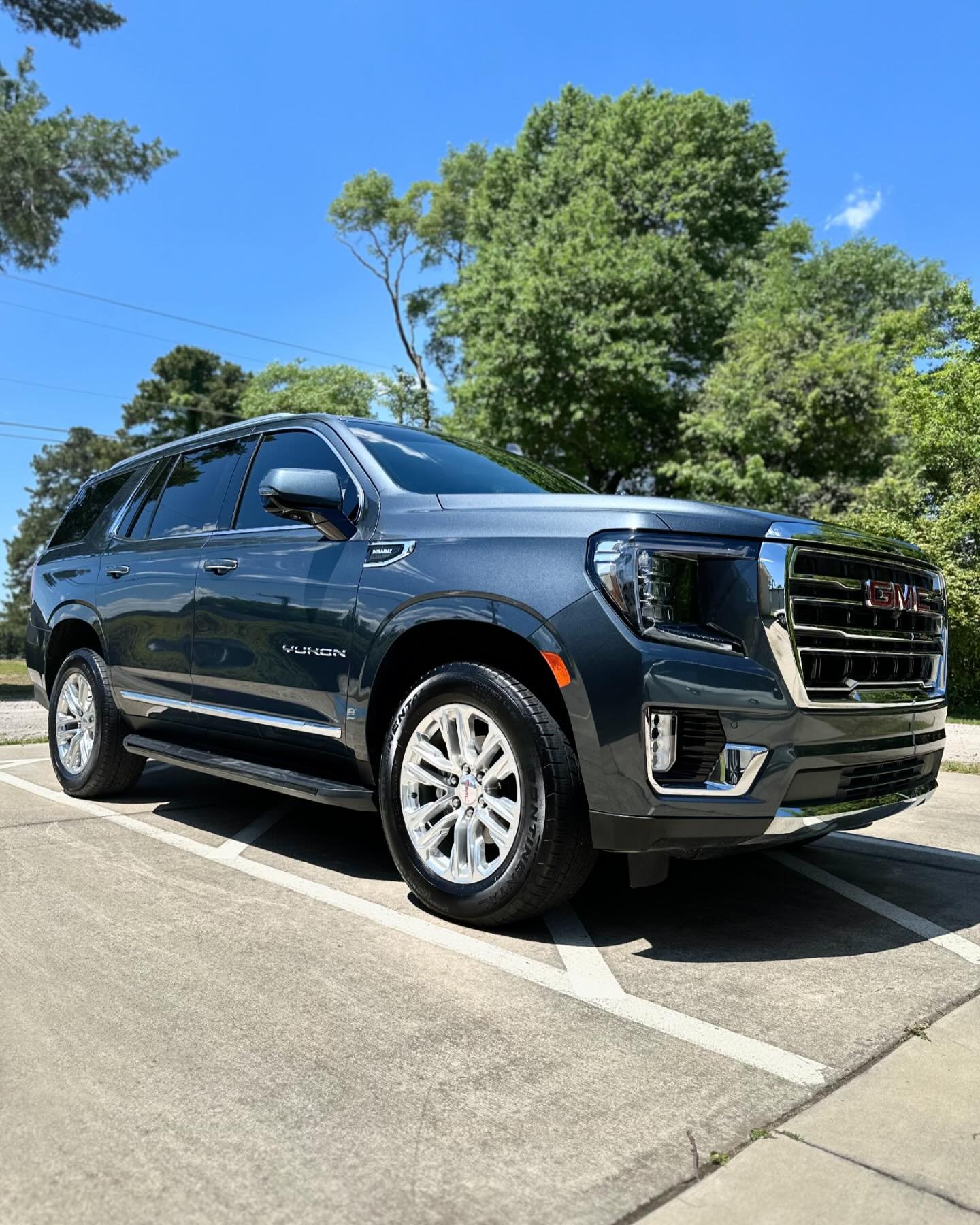 Not the first time for the Herndon&rsquo;s but this time we added a little extra gloss sauce to this beauty. 

  2021 GMC Yukon SLT

✅ ECCD Decon Wash and Clay

✅ ECCD 5 Year Ceramic Coating 

✅ ECCD Windshield Coating

✅ ECCD Sunroof Coated

✅ ECCD 