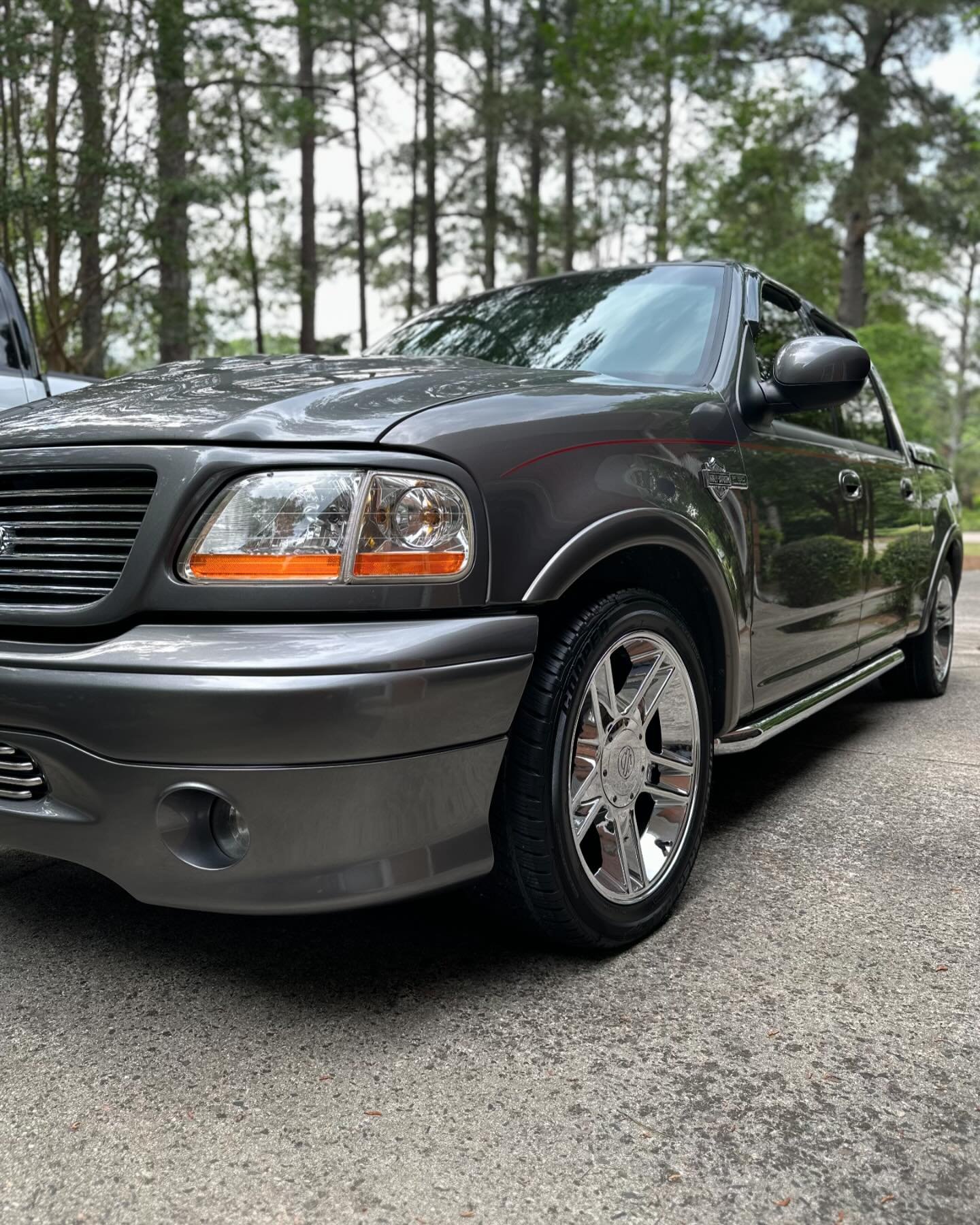 The second truck I was able to get taken care of for Mr. Tom today. Loved getting this beauty some protection on it. 

  2002 Ford F150 Harley-Davidson 

✅ ECCD Decon Wash and Clay

✅ ECCD 5 Year Ceramic Coating 

✅ ECCD Ceramic Wheel Coating

✅ ECCD