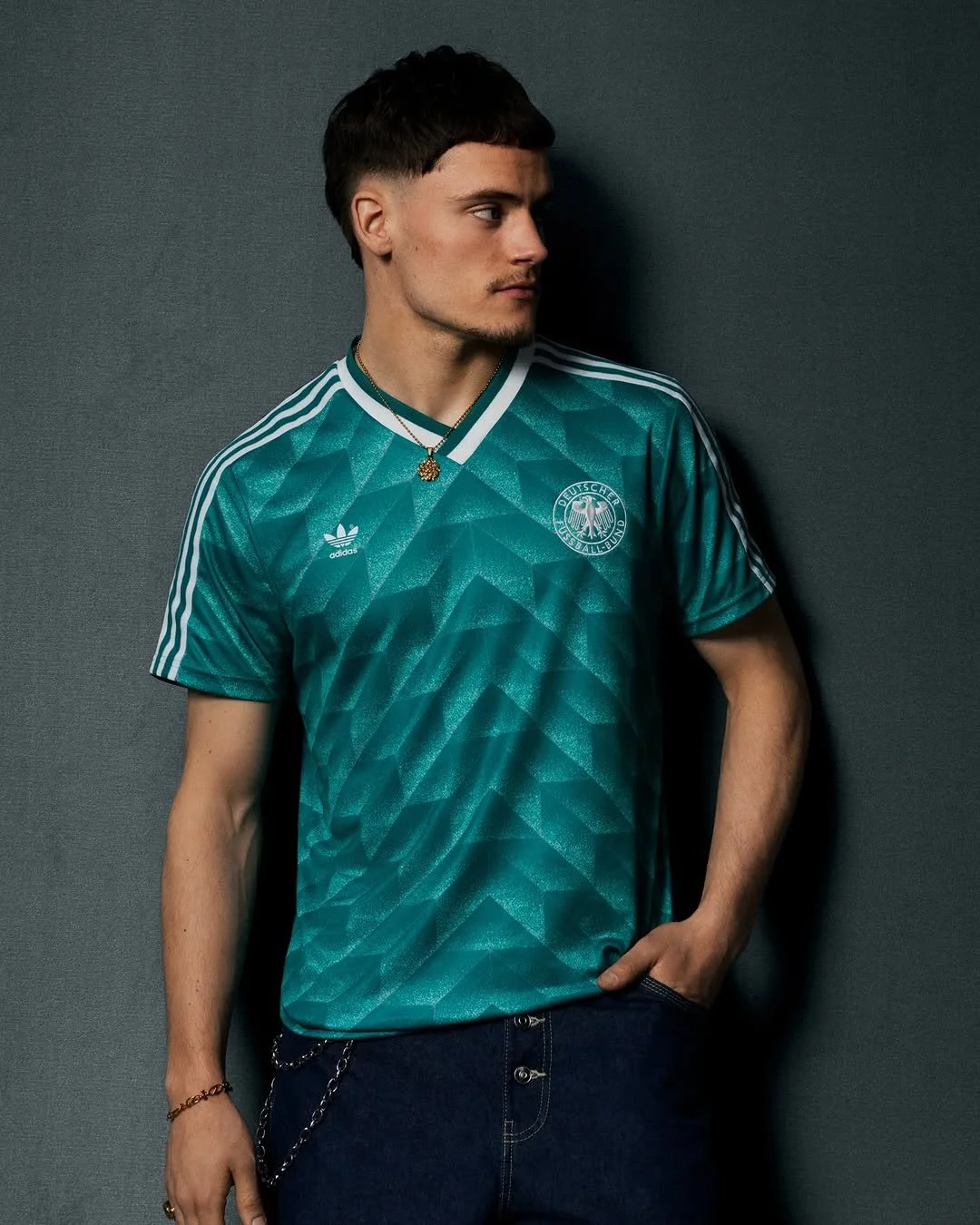 🚨 𝑺𝑯𝑰𝑹𝑻 𝑨𝑳𝑬𝑹𝑻- The Germany 1990 Bringback 🇩🇪 The 1990 Away shirt introduced one of .jpg
