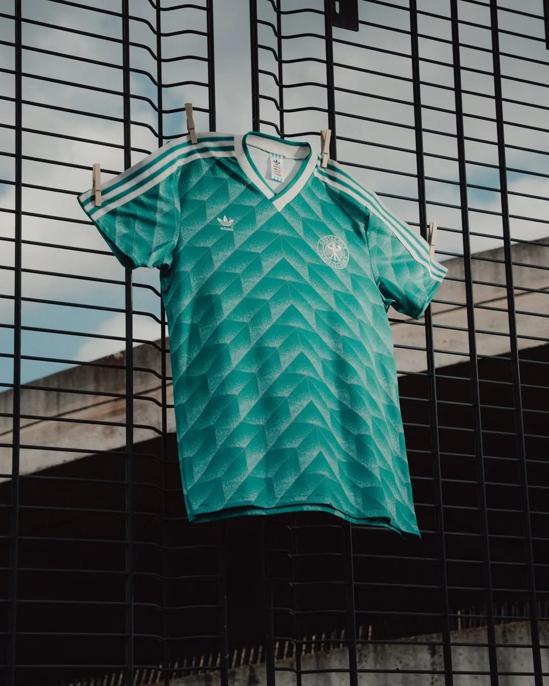 🚨 𝑺𝑯𝑰𝑹𝑻 𝑨𝑳𝑬𝑹𝑻- The Germany 1990 Bringback 🇩🇪 The 1990 Away shirt introduced one of -2.jpg