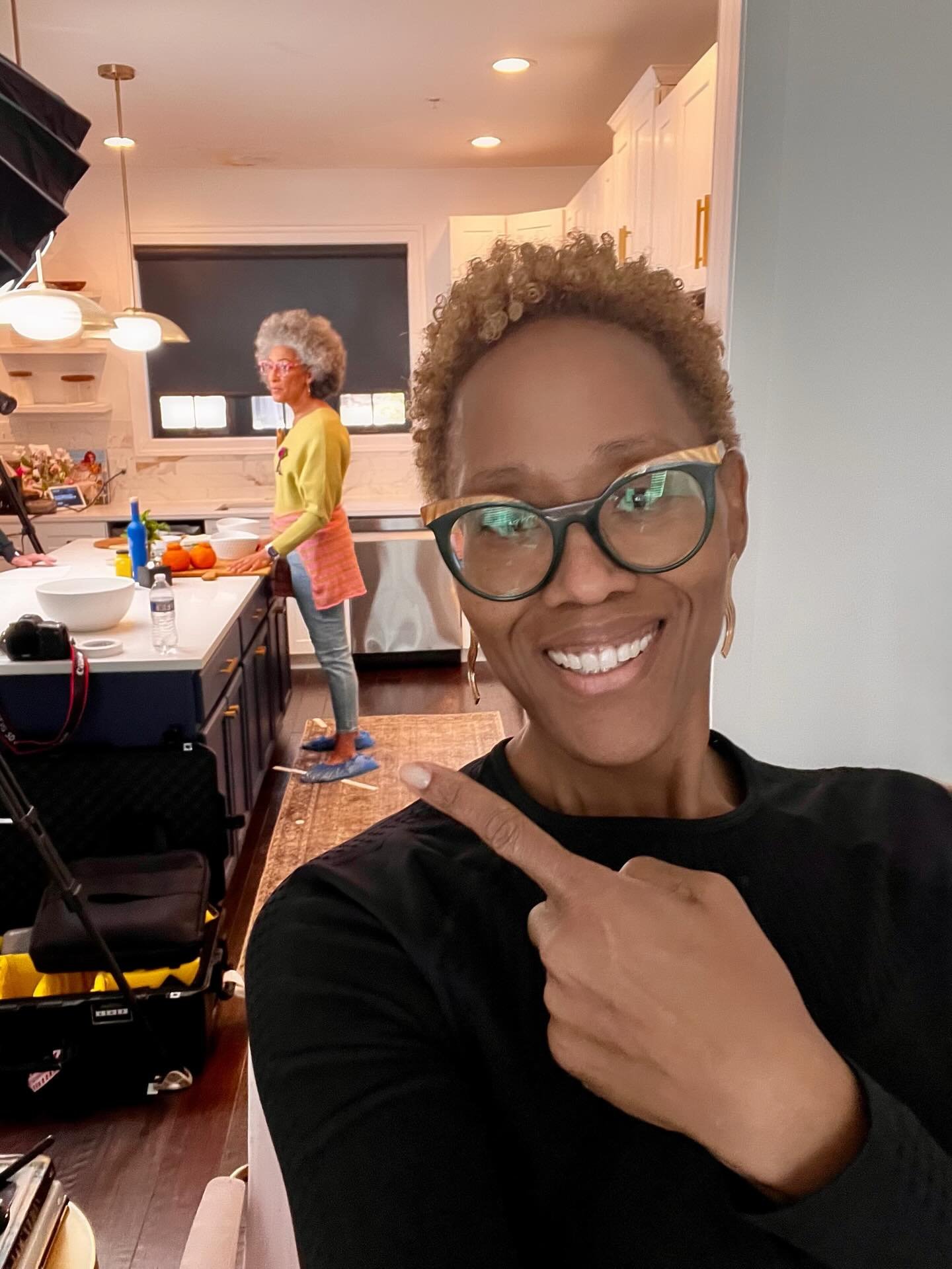 Working with my favorite chef today! Carla Hall 🥰. Always a fun time. 
💄@redcarpetreadymakeup