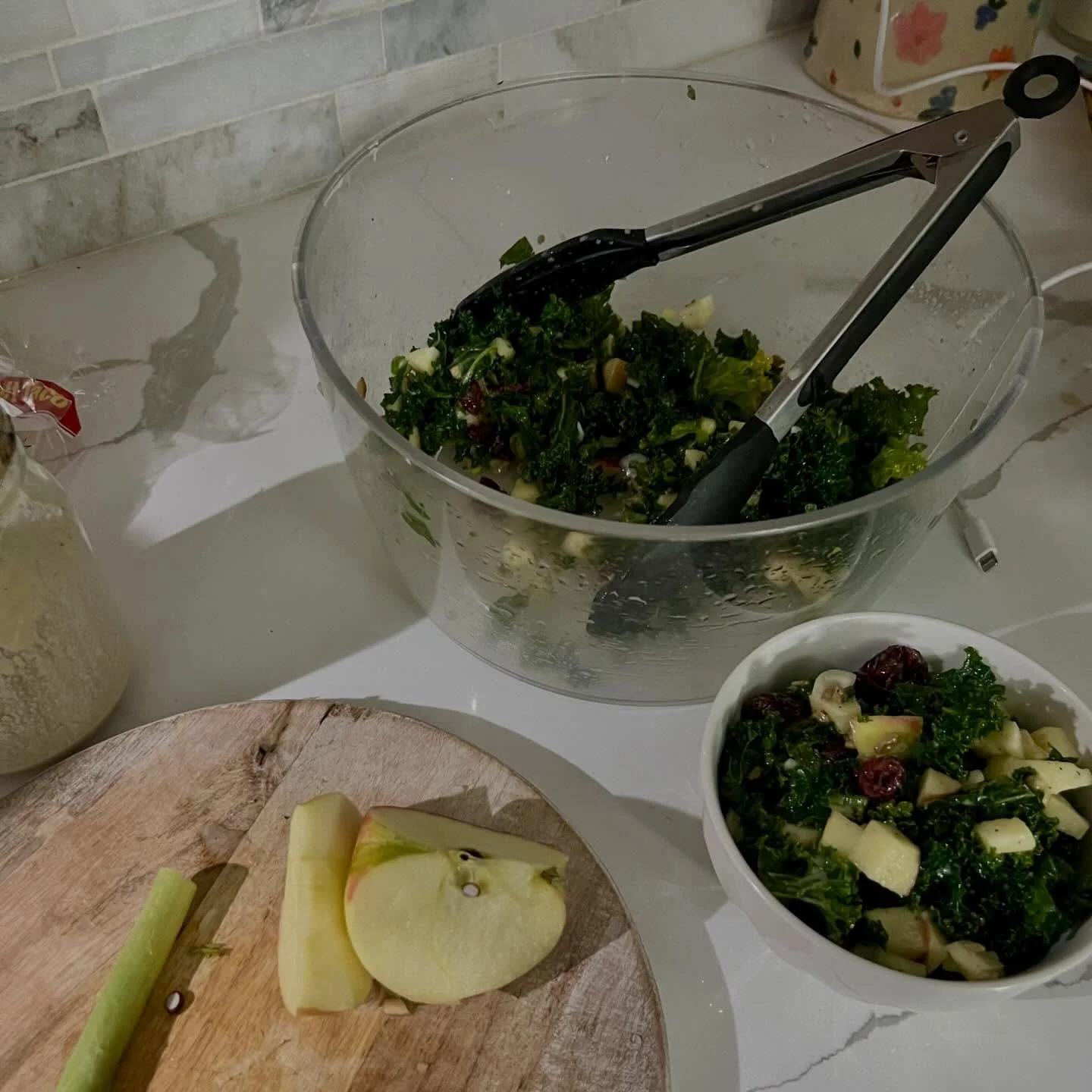 When twin B requests your kale, apple &amp; pomegranate salad with creamy tahini dressing at 8:30pm&hellip; you happily oblige 😆. No pomegranate seeds? Dried cranberries work. Out of maple roasted pecans? Sunflower seeds it is. 

Small swaps, big wi
