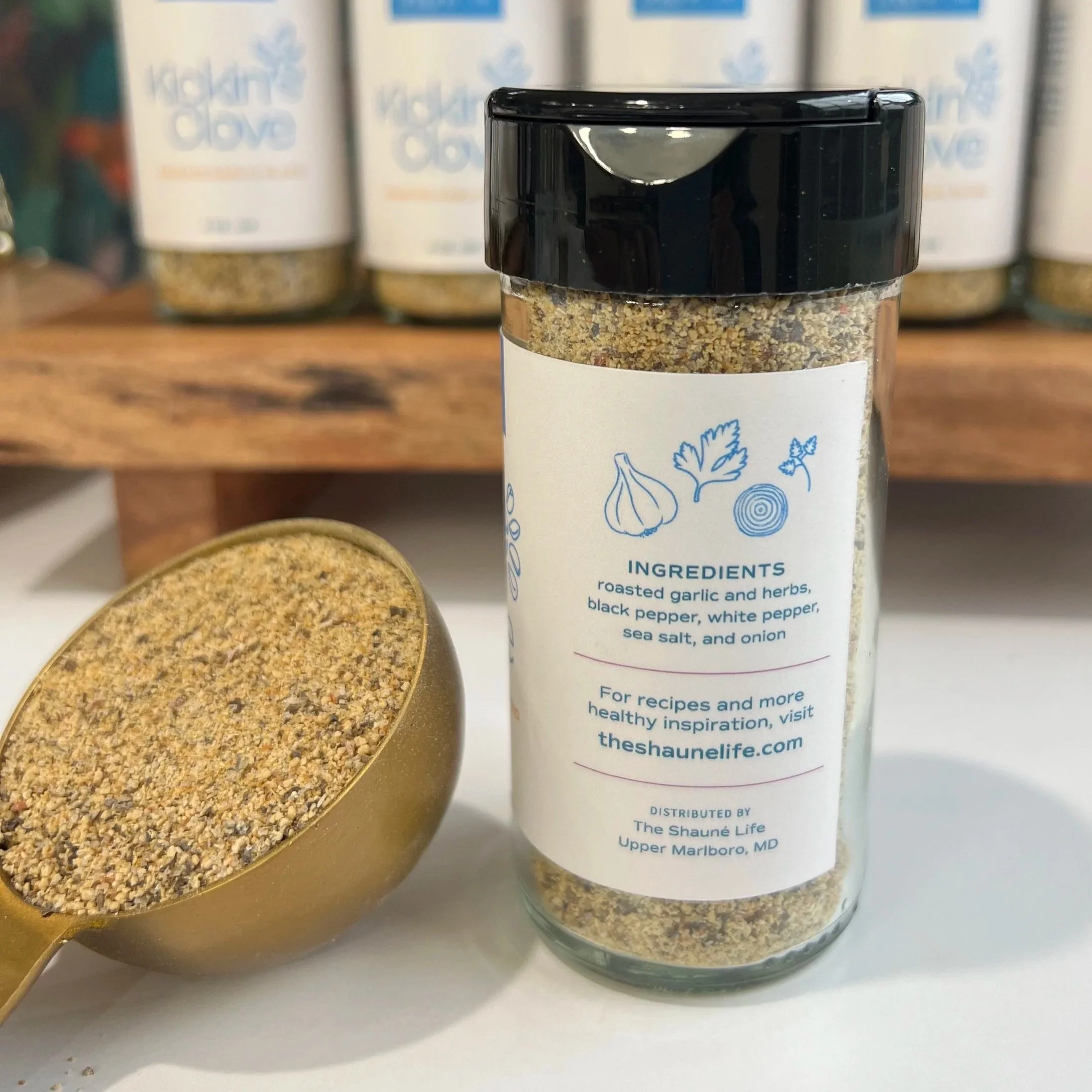 Kickin' Clove Roasted Garlic seasoning blend showing ingredients