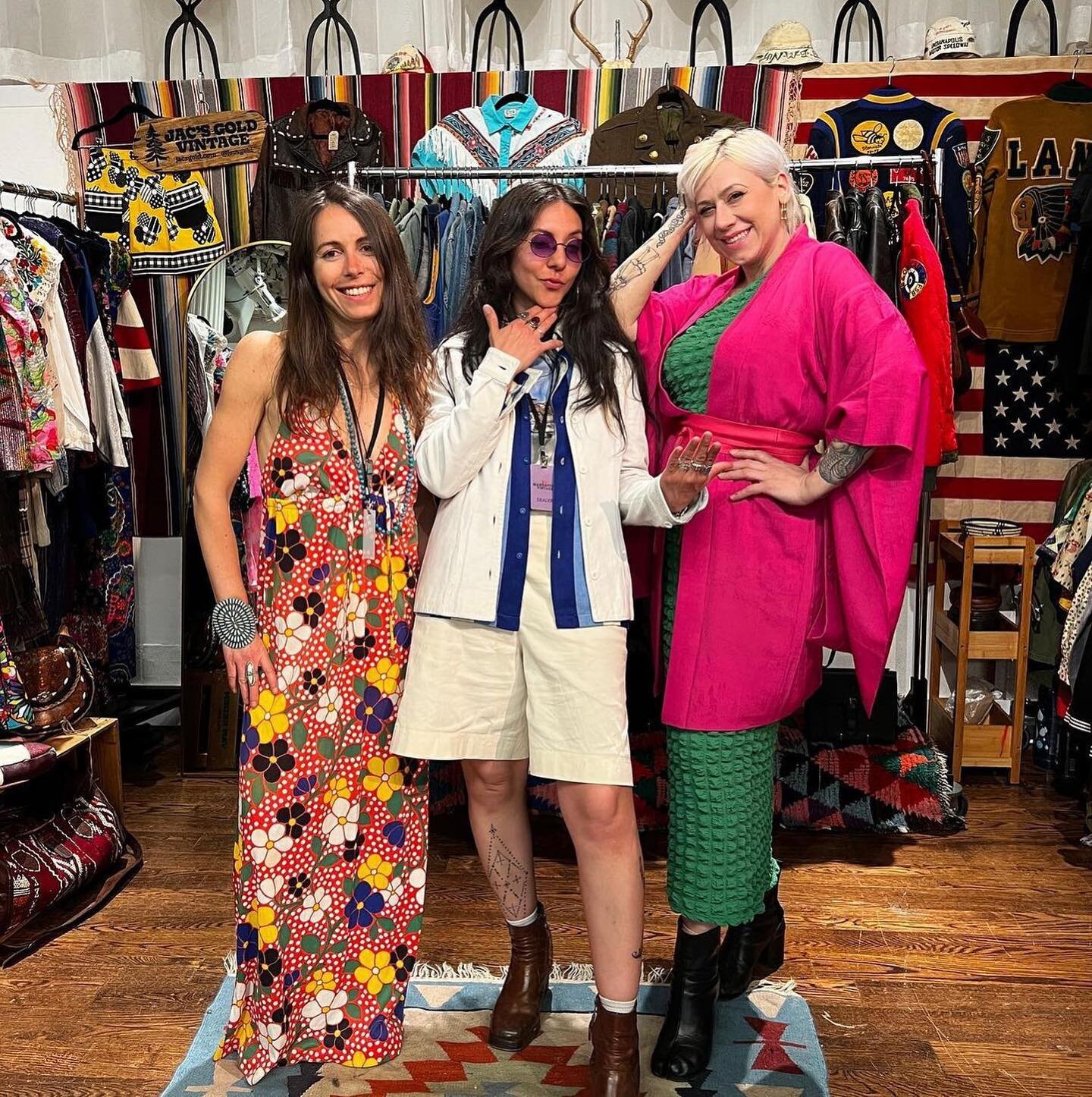 Dealer appreciation post!!! Comment your favorite dealer memory ❤️✨ Counting down for the next October 20-21st&hellip;  #manhattanvintageshow #thevintageshow #vintageforall #manhattanvintage