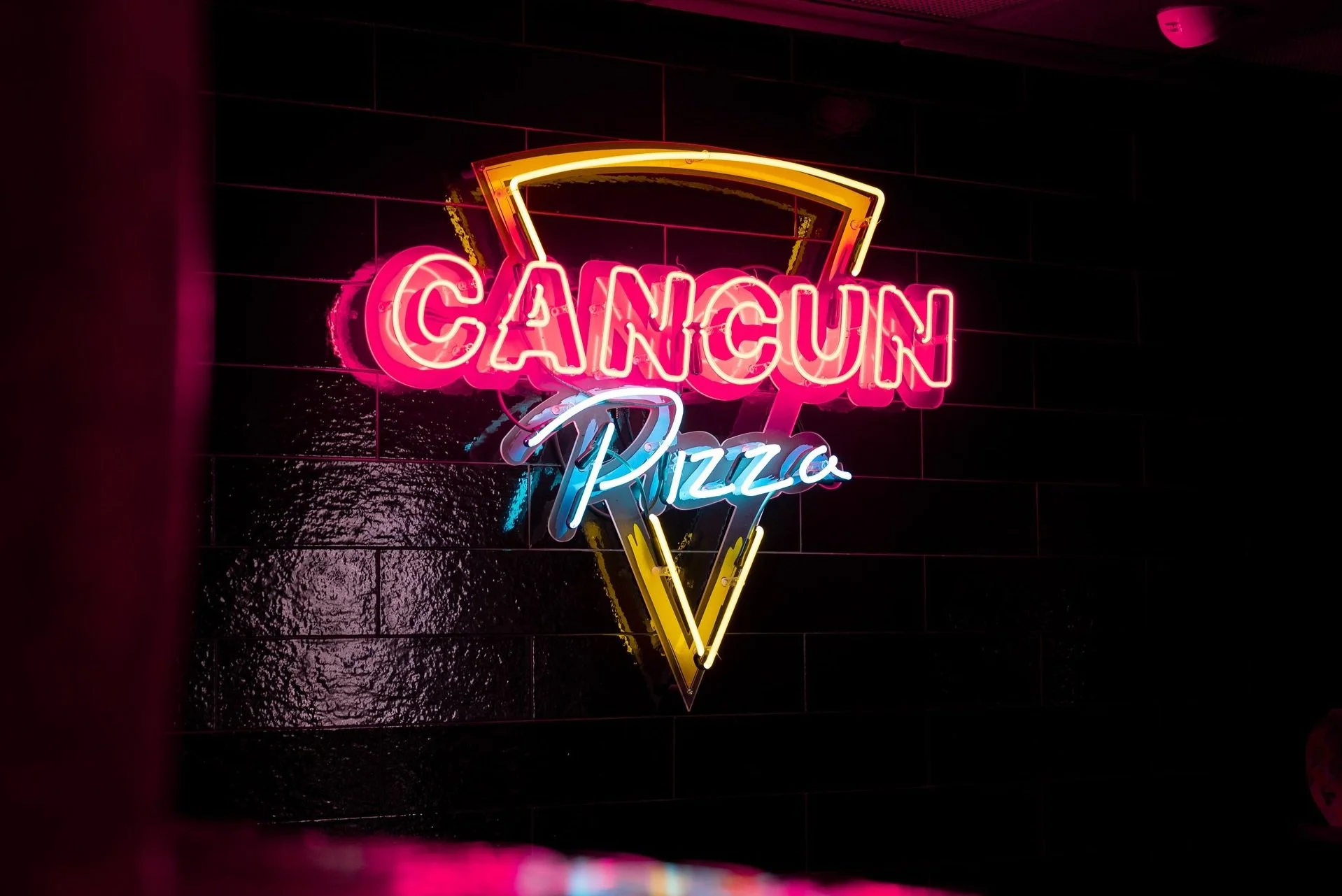 Cancun pizza neon sign