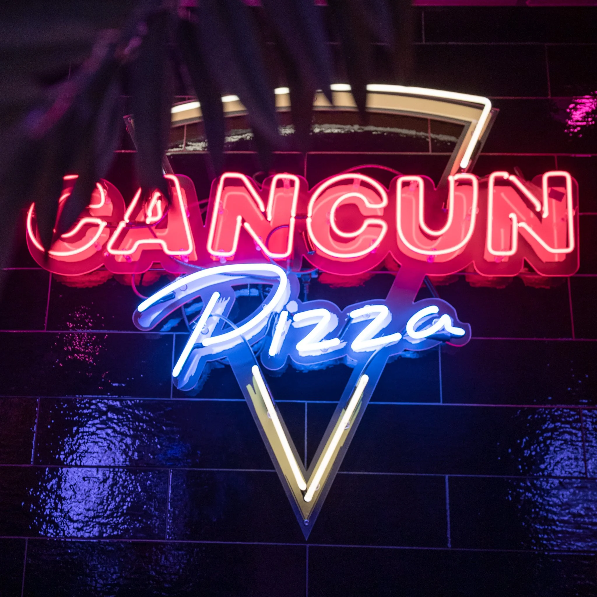 Cancun pizza neon sign