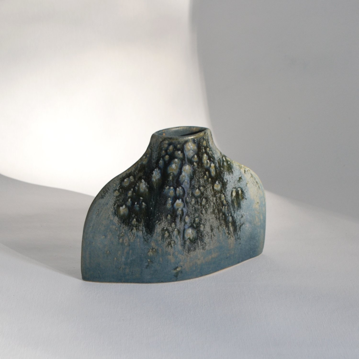 Shoulder vase frosted granite.jpg