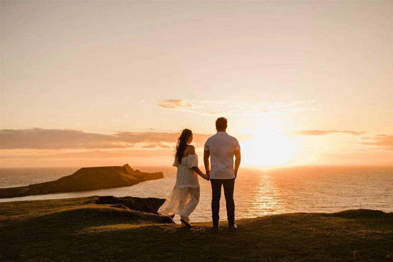 I hear this all the time&hellip;

&ldquo;We&rsquo;re awkward in front of the camera.&rdquo;

My kind of couple. 🙌🏼❤️

Because here&rsquo;s the truth, you don&rsquo;t need to know what to do. That&rsquo;s my job. I&rsquo;ll guide you. I&rsquo;ll mov