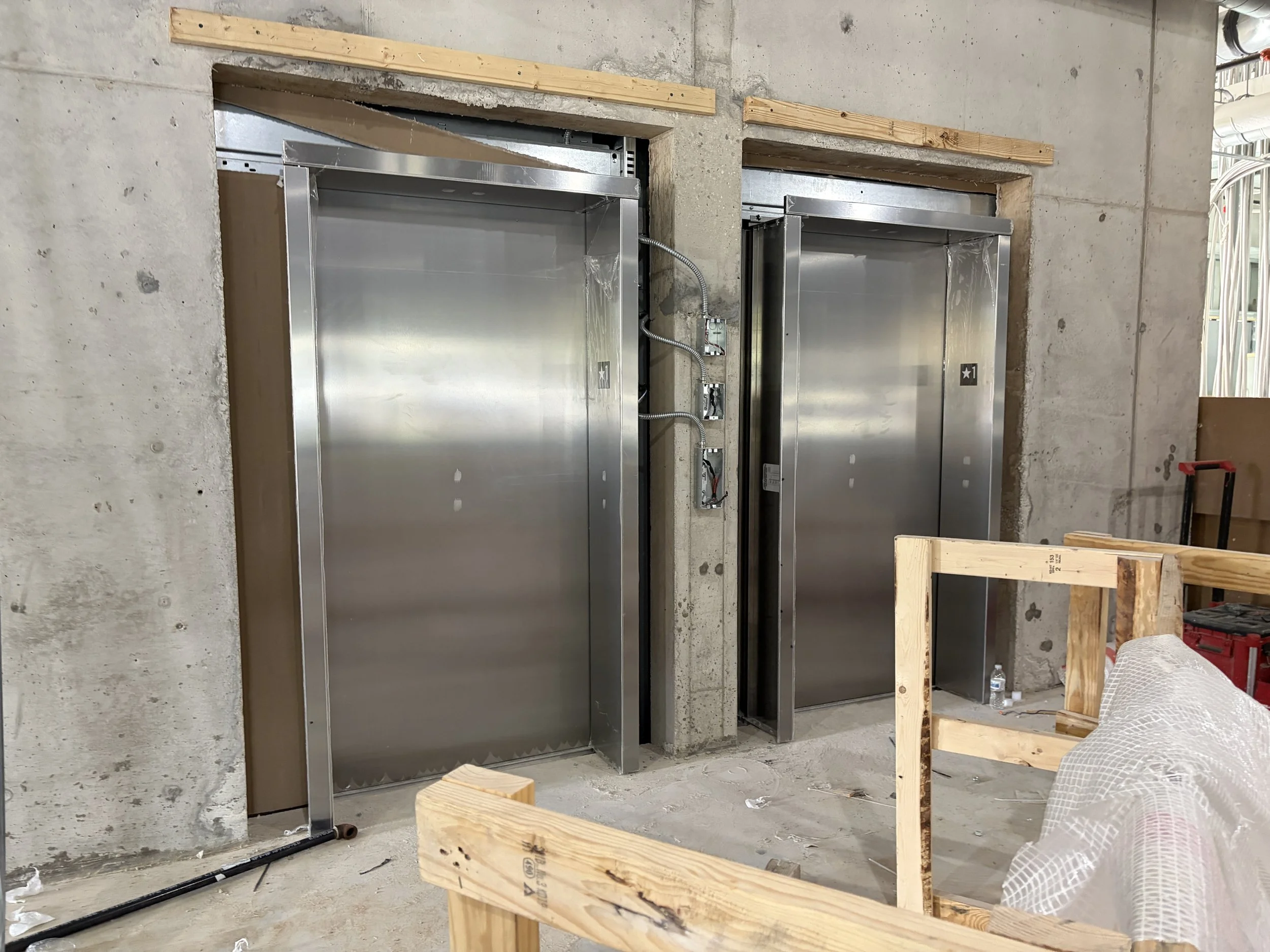 07.01.2026 - Residential elevator installation at Luna (B1)