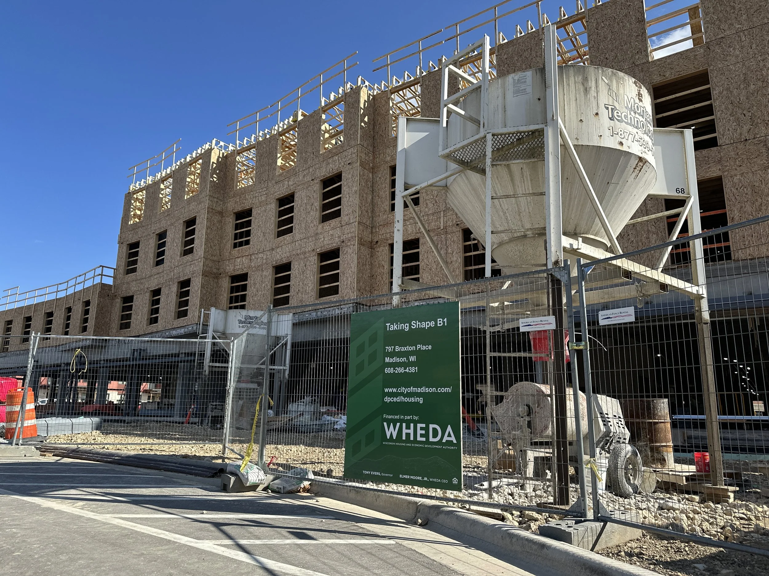 04.06.2026 - Fourth floor framing is underway at Luna (B1.)