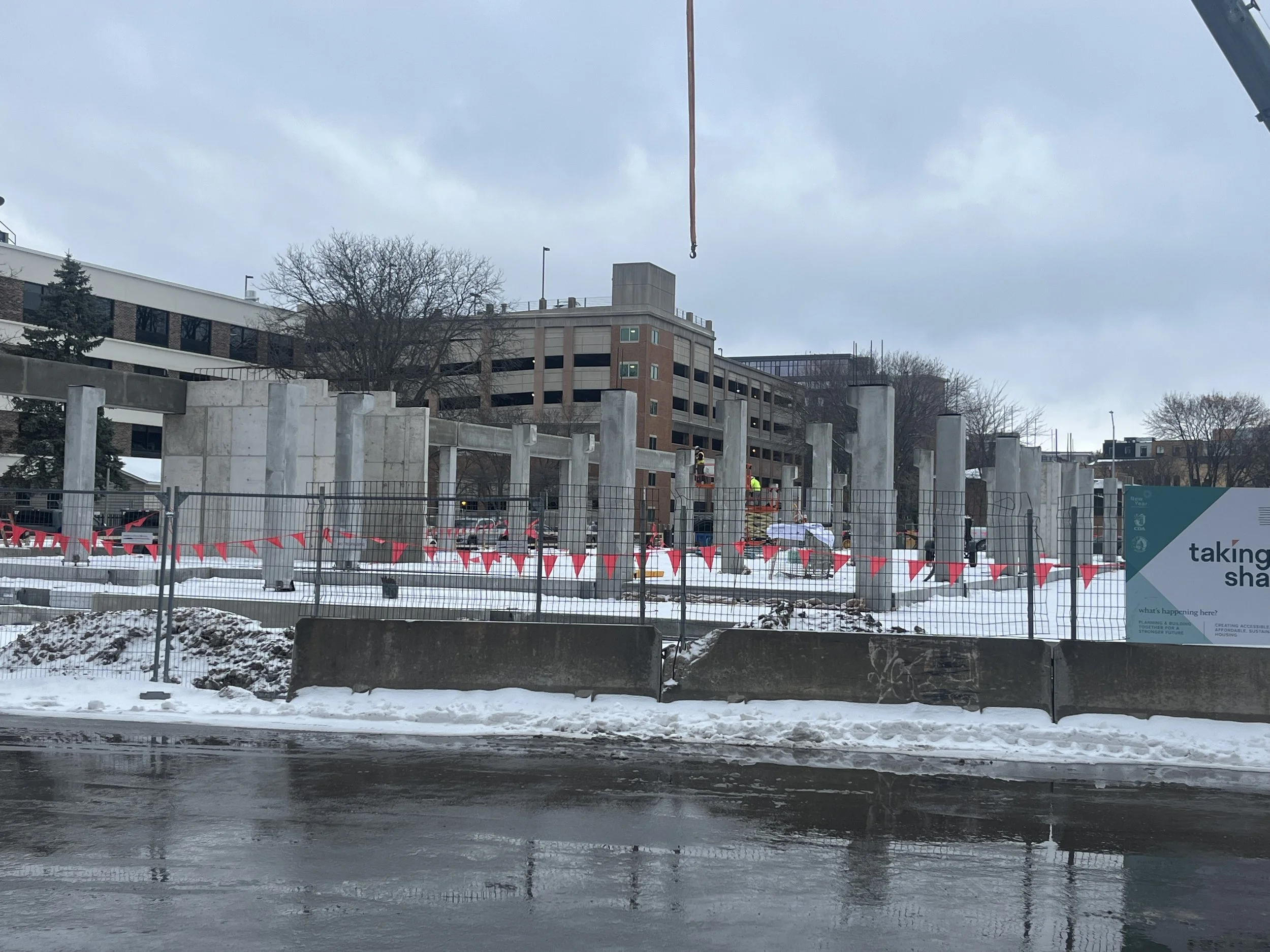 12.31.2025 - Precast work continues at Luna (B1)