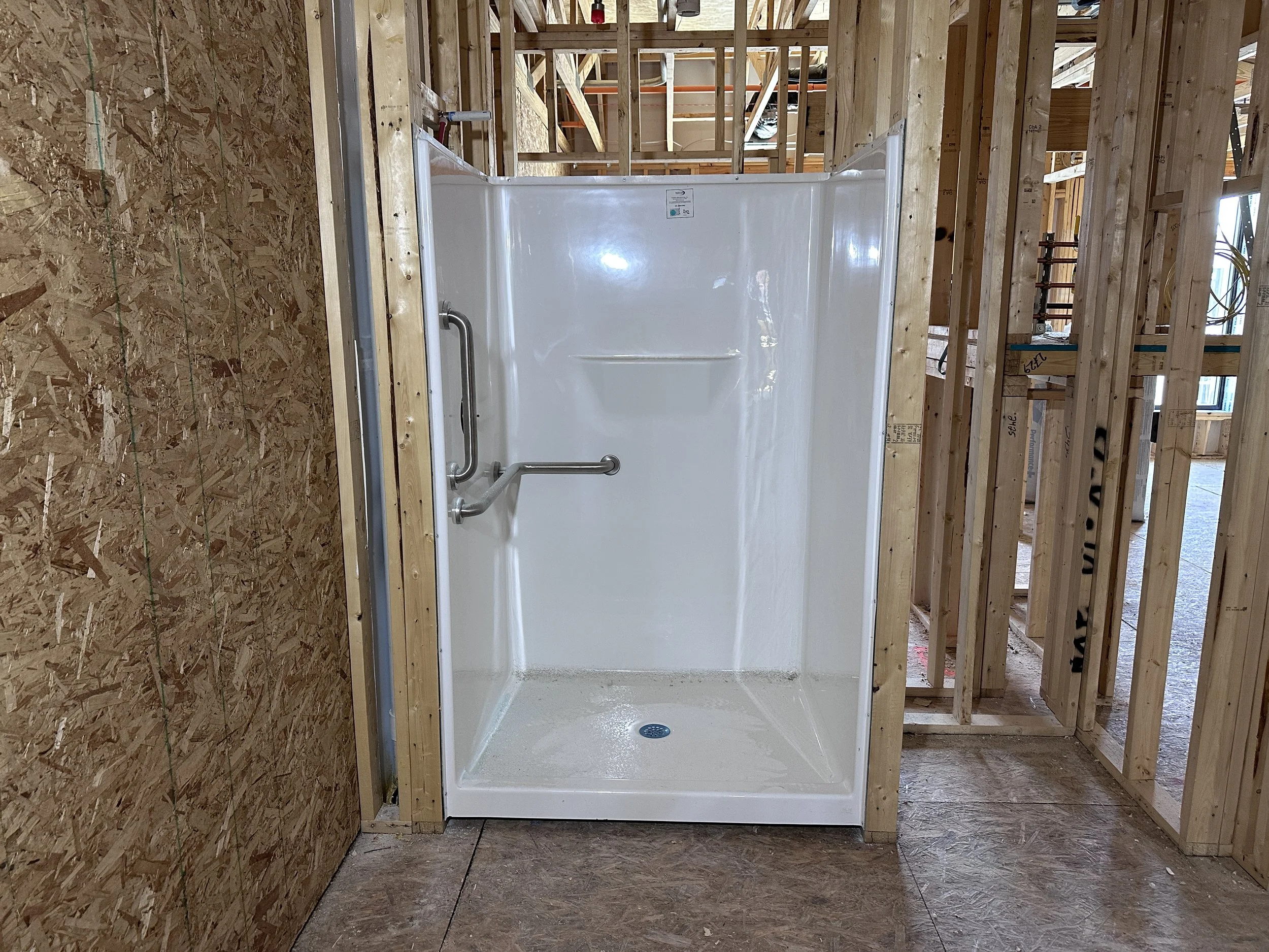 06.04.2026 - Luna/B1 has a variety of shower and shower/tub types. This is one example.