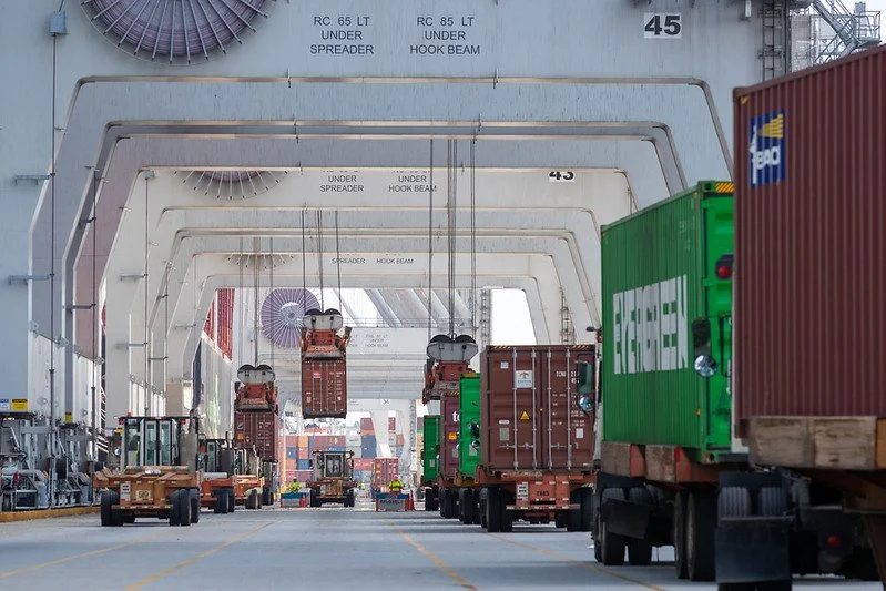 Labores de inspección de contenedores de la CBP