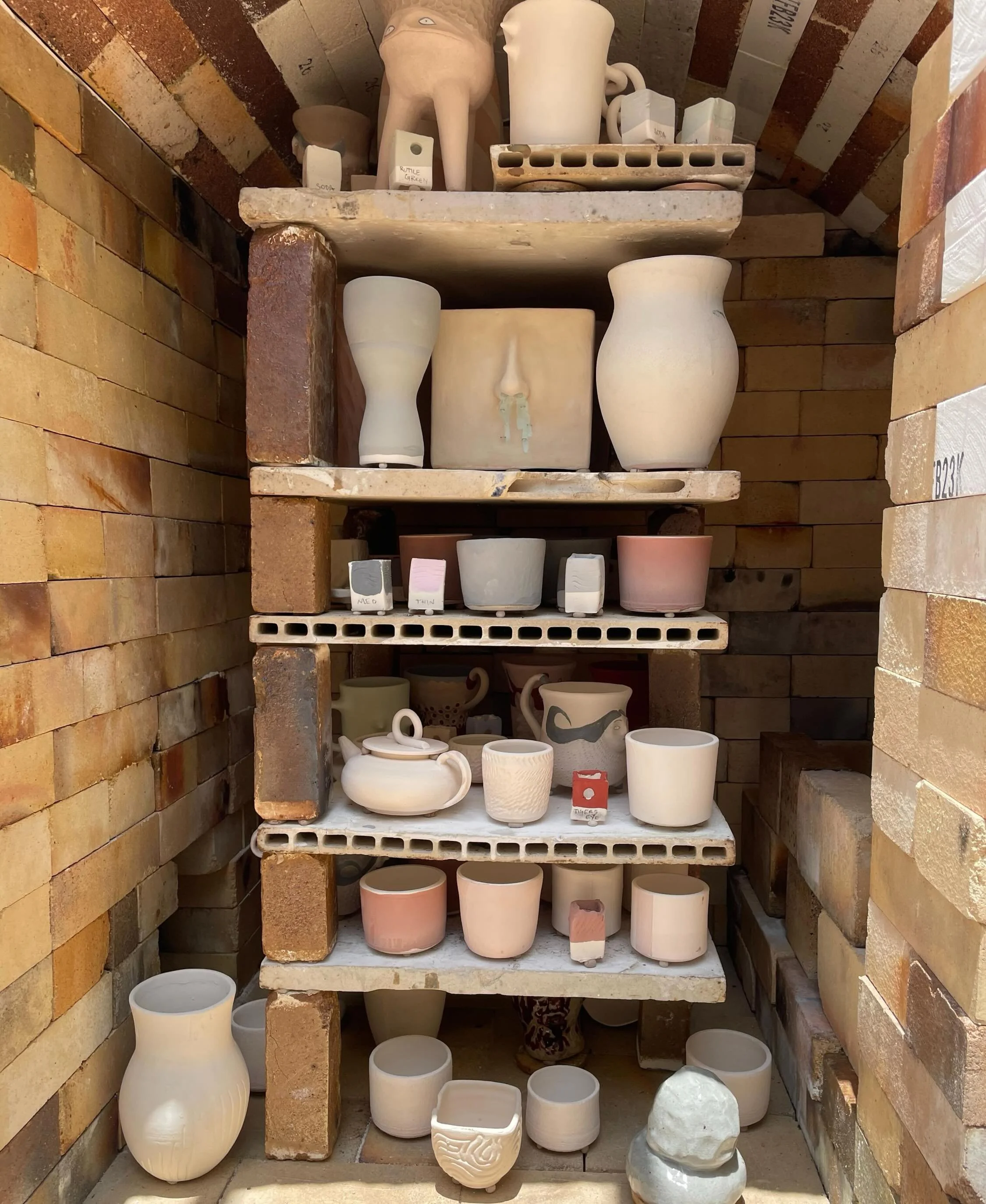 Swipe to see the progress(&amp; fun) of @et.al.pottery soda kiln building class! We can&rsquo;t wait to see the results of the first firing! 🤩✨