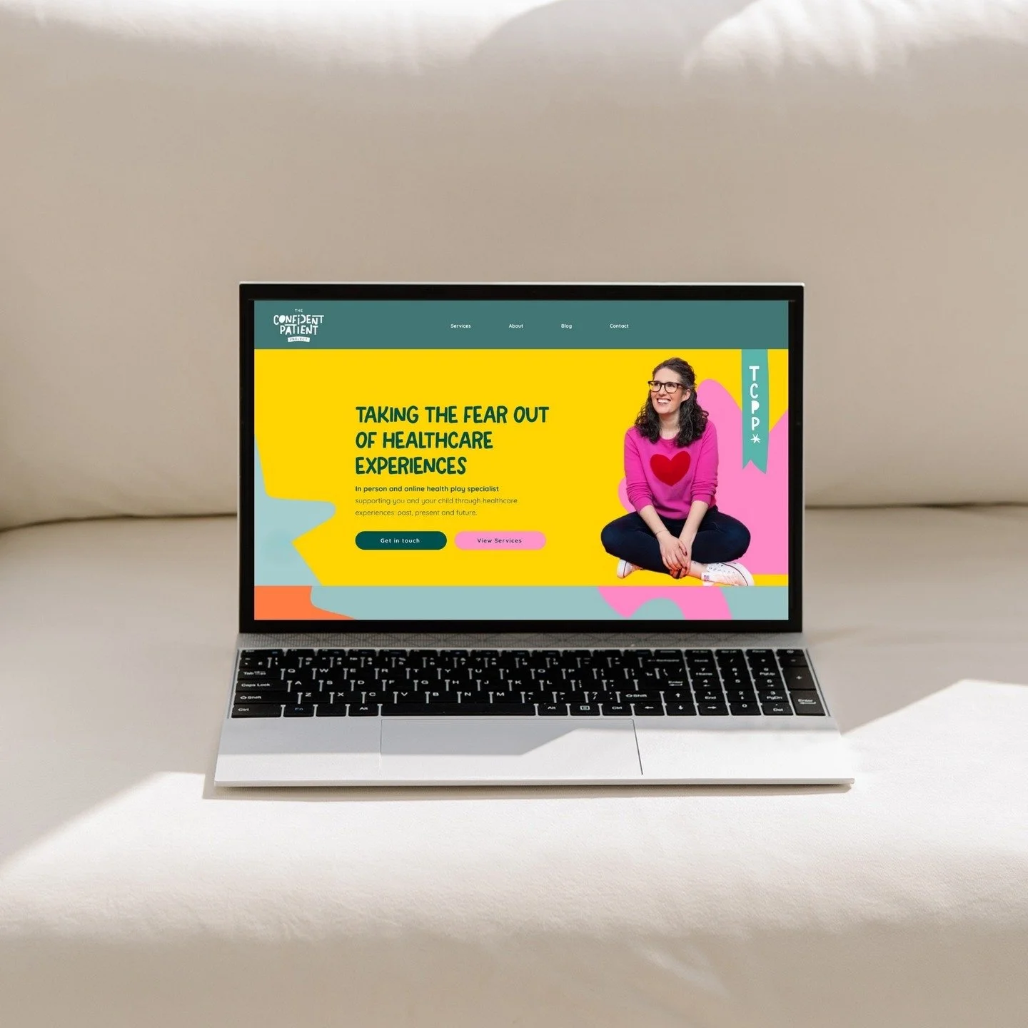 Catherine from @theconfidentpatientproject and I recently caught up to add a new e-newsletter sign-up section to her website.

...And it made me realise I haven&rsquo;t actually shared the results of her Glow-up Day from earlier this year.

🌟 So her