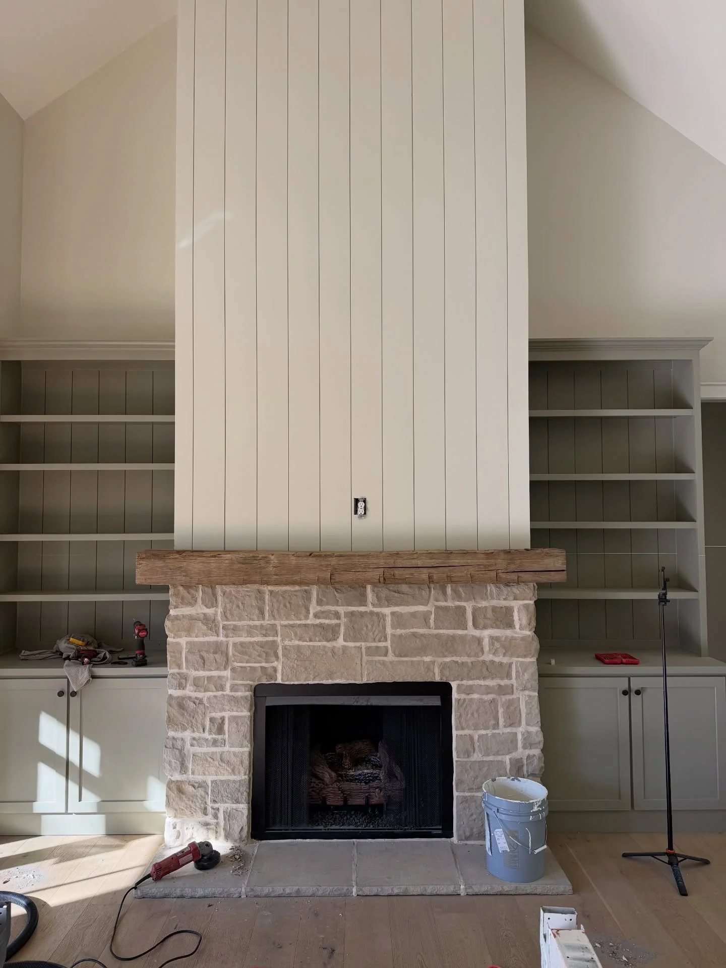 BRB wiping away my tears of happiness from this transformation&hellip;

A little detail can go a long way, folks. Here&rsquo;s a breakdown on this space so far:

Walls, Trim, Ceiling- Painted
Built Ins- T&amp;G Installed and Painted 
Fireplace- T&amp
