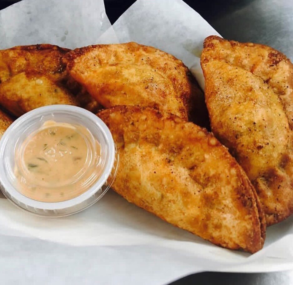 Happy Friday gang! We&rsquo;ve reintroduced the mini empanadas on the menu yesterday and it was a hit! Ground beef w/ peas &amp; carrots plus our chipotle ranch sauce!
Make sure to grab some today for dine in, pick up or delivery.

See you guys soon!